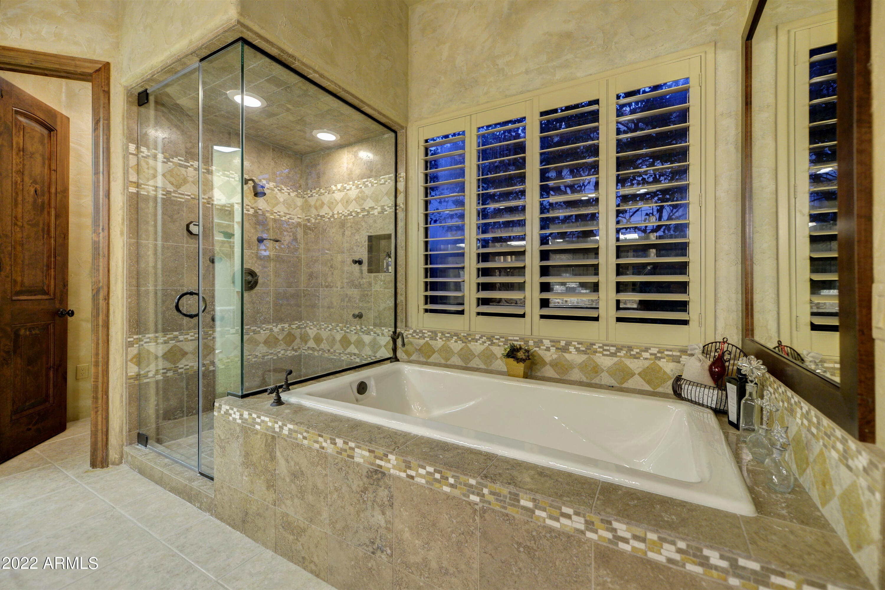 WHISPERING RIDGE - Residential
