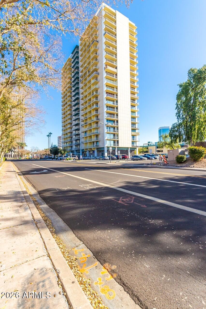EXECUTIVE TOWERS - Residential