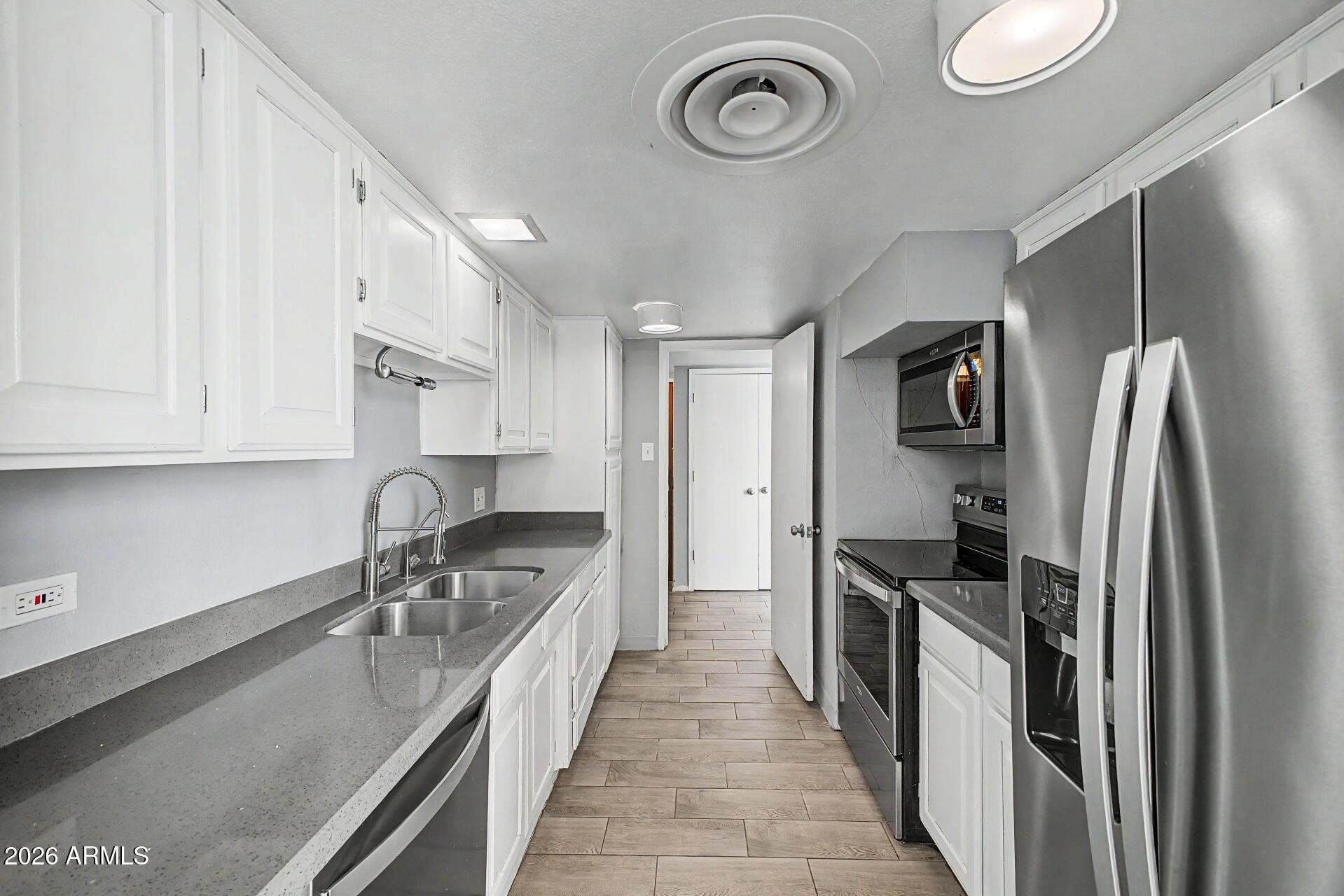 EXECUTIVE TOWERS - Residential