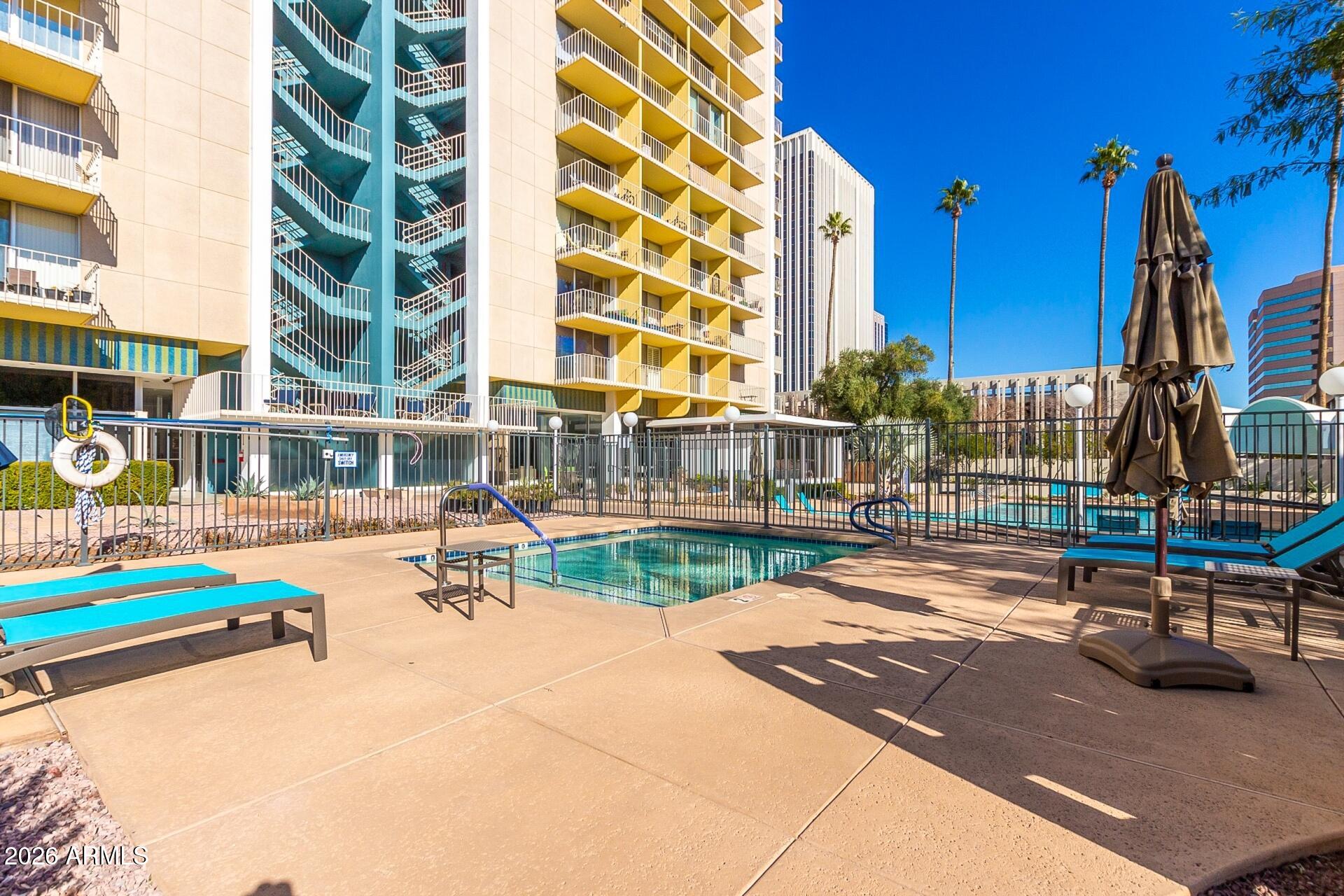 EXECUTIVE TOWERS - Residential