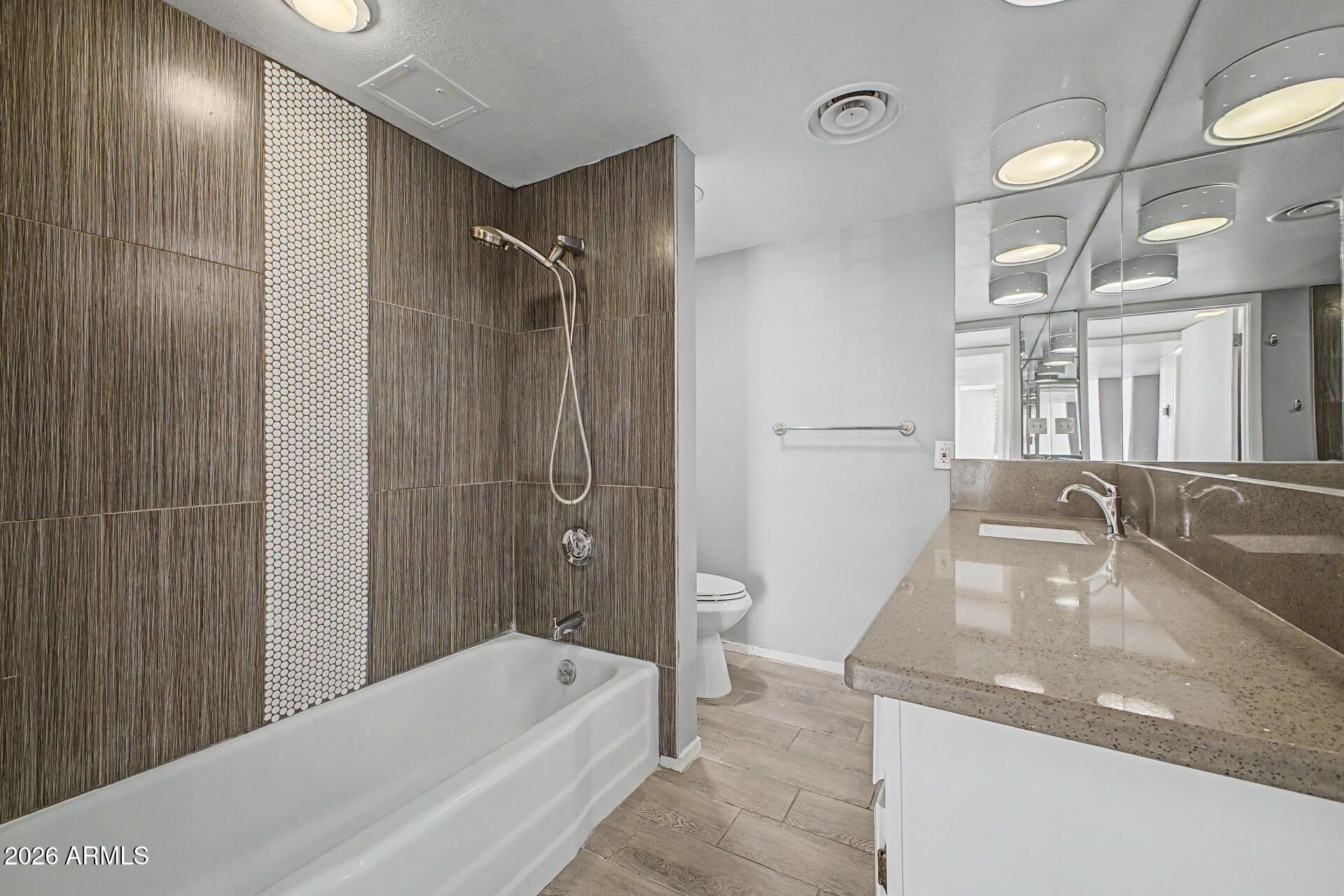 EXECUTIVE TOWERS - Residential