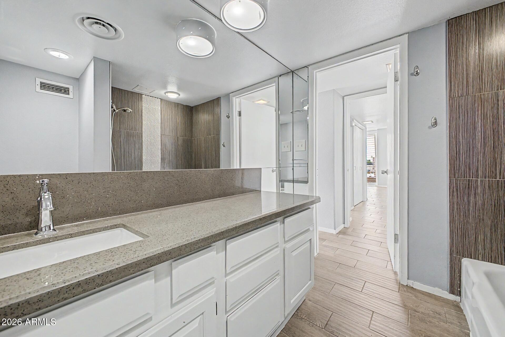 EXECUTIVE TOWERS - Residential