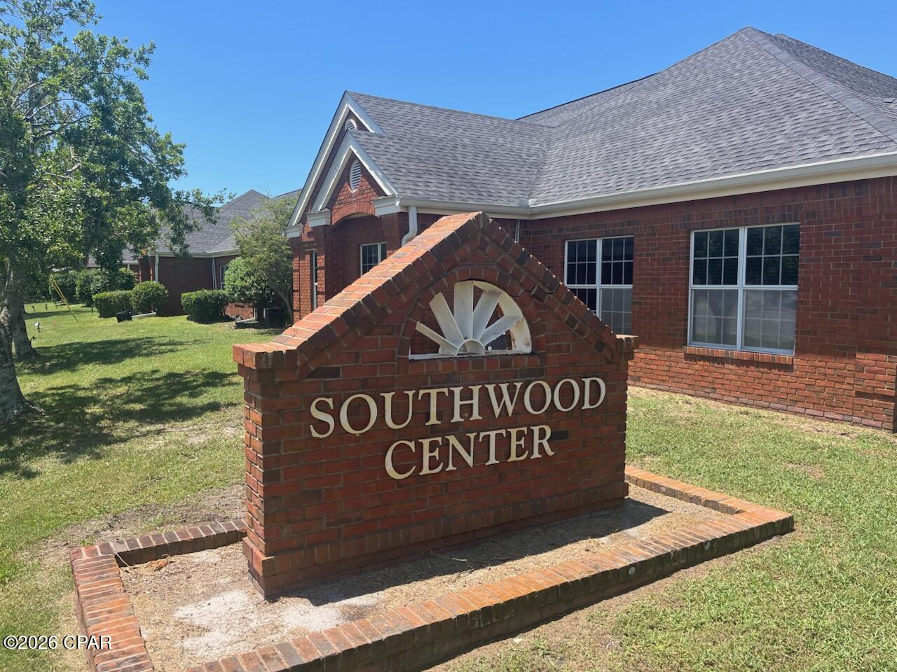 Attractive Office Complex in a desirable area featuring off street parking. Southwood Center offers easy access to Jenks and 23rd Street. Great visibility and signage, as well as close proximity to a wide range of commercial businesses including numerous national retailers. Office units are single floor with NNN lease terms. Three available office spaces include # 2417 +/- 2564sf with 12 office rooms and 2 bathrooms. # 2411+/- 1460sf with 8 office spaces and a bathroom. #2407 +/- 1330sf with 3 office spaces, a cubicle area and larger open office area.