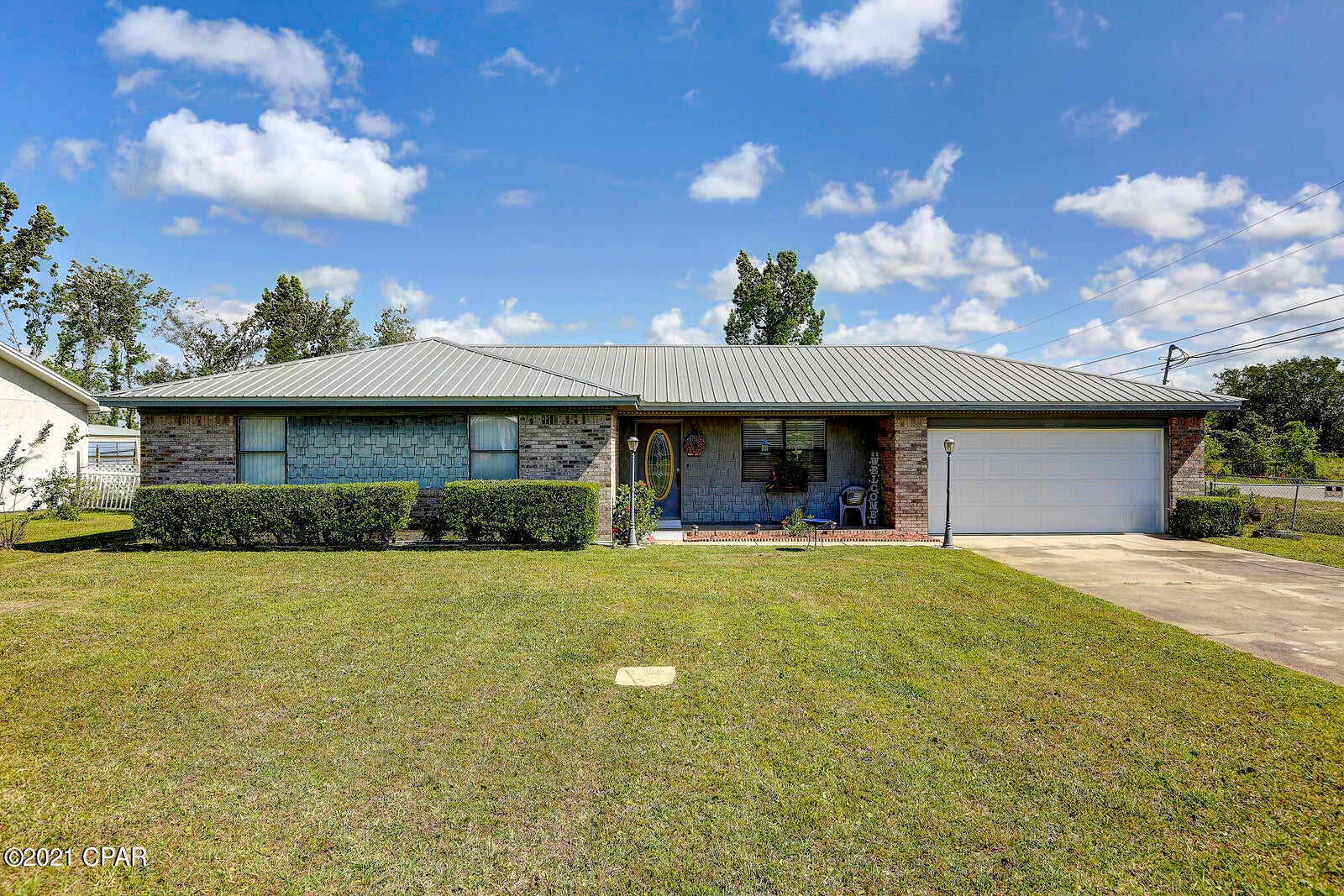 'CURRENTLY UNDER CONTRACT, SELLER ACCEPTING BACKUP OFFERS' This beautiful centrally located home has so much to offer the right family. 3 bedrooms, 2 bathrooms, large open Livingroom, spacious kitchen, and workshop located on the backside of the property. This home sits on two spacious lots. If you are looking for a quite neighborhood than this home is for you.