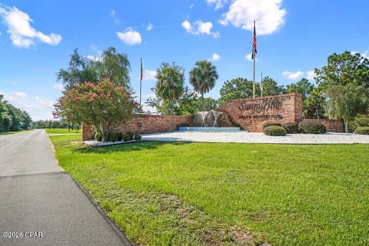 Sunny Hills is growing and this is a great time to invest! Close to all the Florida Panhandle has to offer - lakes, springs, Panama City Beach, with its white sand beaches and emerald green waters. Invest while you can still get Florida land this inexpensive.