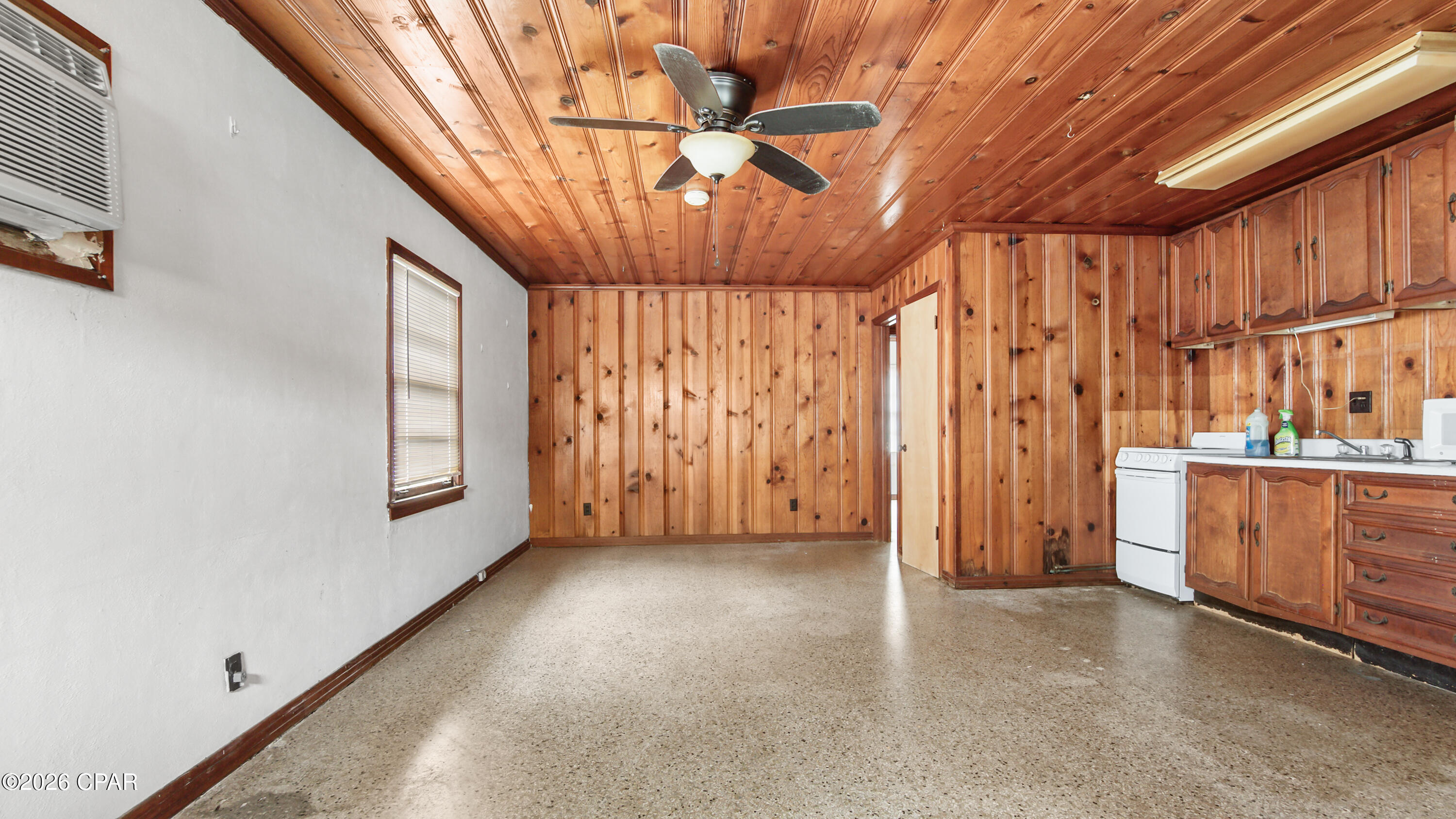 Hutchison's 1st To Bahama Bch - Residential