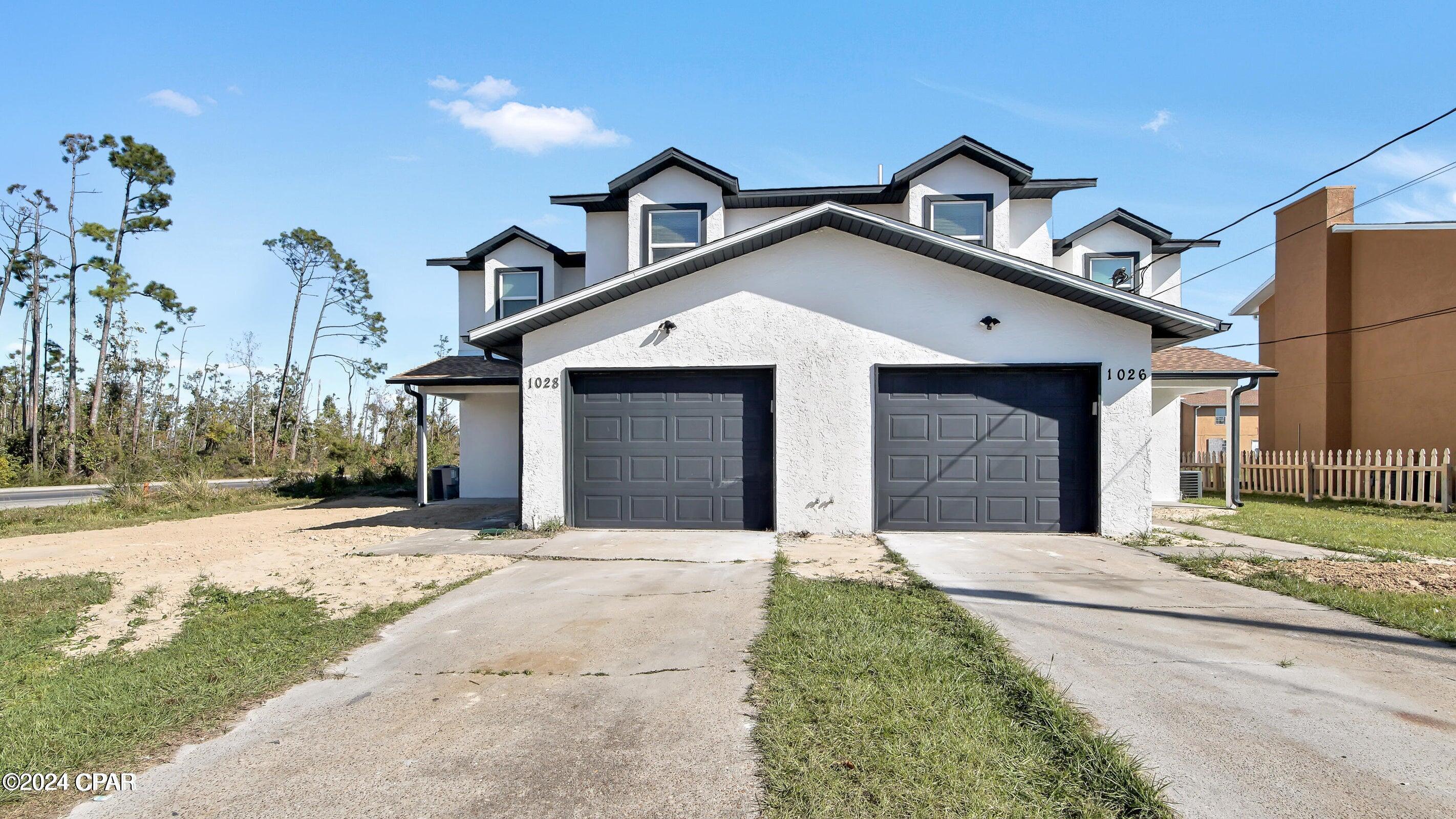 3 bedroom, 2 bathroom duplex, centrally located and ready to rent. **Pets allowed upon approval