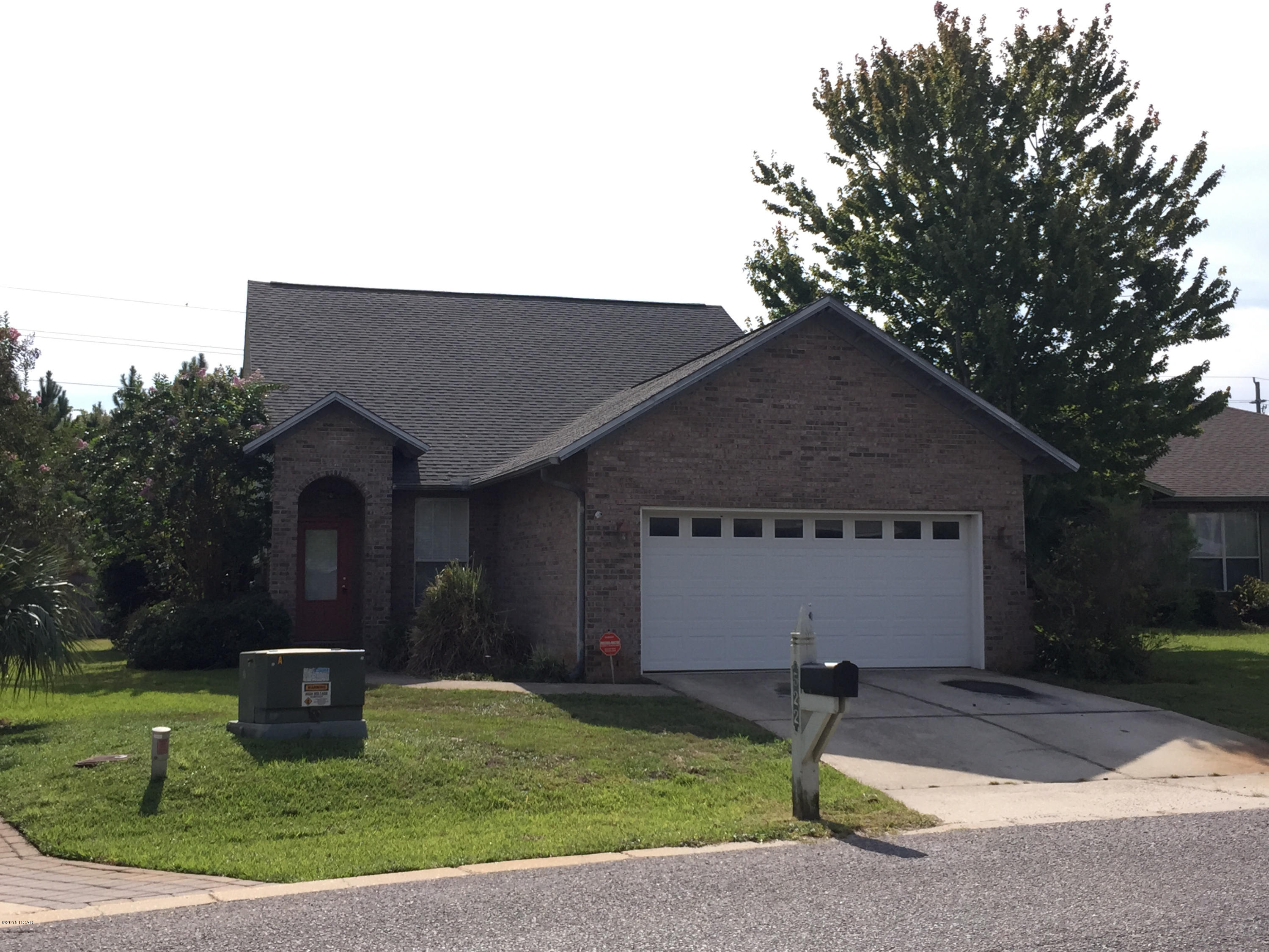 Nice 3br/3ba home with spacious floor plan. Master bedroom on the first floor. Bedroom 2 and 3 are on the second floor along with a bonus room. Open living and dining area with soaring ceilings. Corner fireplace in living room and doors that lead to a nice screened in porch on the back of the home. Only minutes to the beach and within walking distance to elementary school.