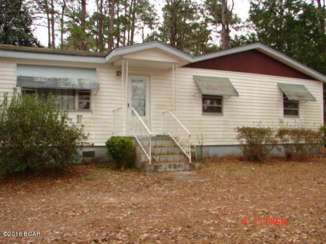 Nice lot in town that is close to Marianna Middle School. House needs work but could be put back in good shape quick. Take a look.