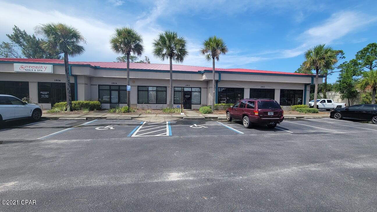 Excellent Commercial investment opportunity. Fully leased Commercial building with 5 total tenants. The leases are under the early stage of 5 year leases. The only unit not currently under a long term lease has been there for over 10 years and are not planning on leaving antime soon. PRIME PRIME location in a very busy section of Thomas Drives busiest stretch of restaurants,shops and high end residential neighbourhoods. The strategic location sides on two main corridors as well as a third street. This intersection is the first and only thoroughfare to take you from the most Eastern boundary of Thomas Dr all the way west to the most Western boundary of the Thomas Drive in one straight access. Very busy corner with strong daily traffic counts. 

Excellent tax exchange opportunity.