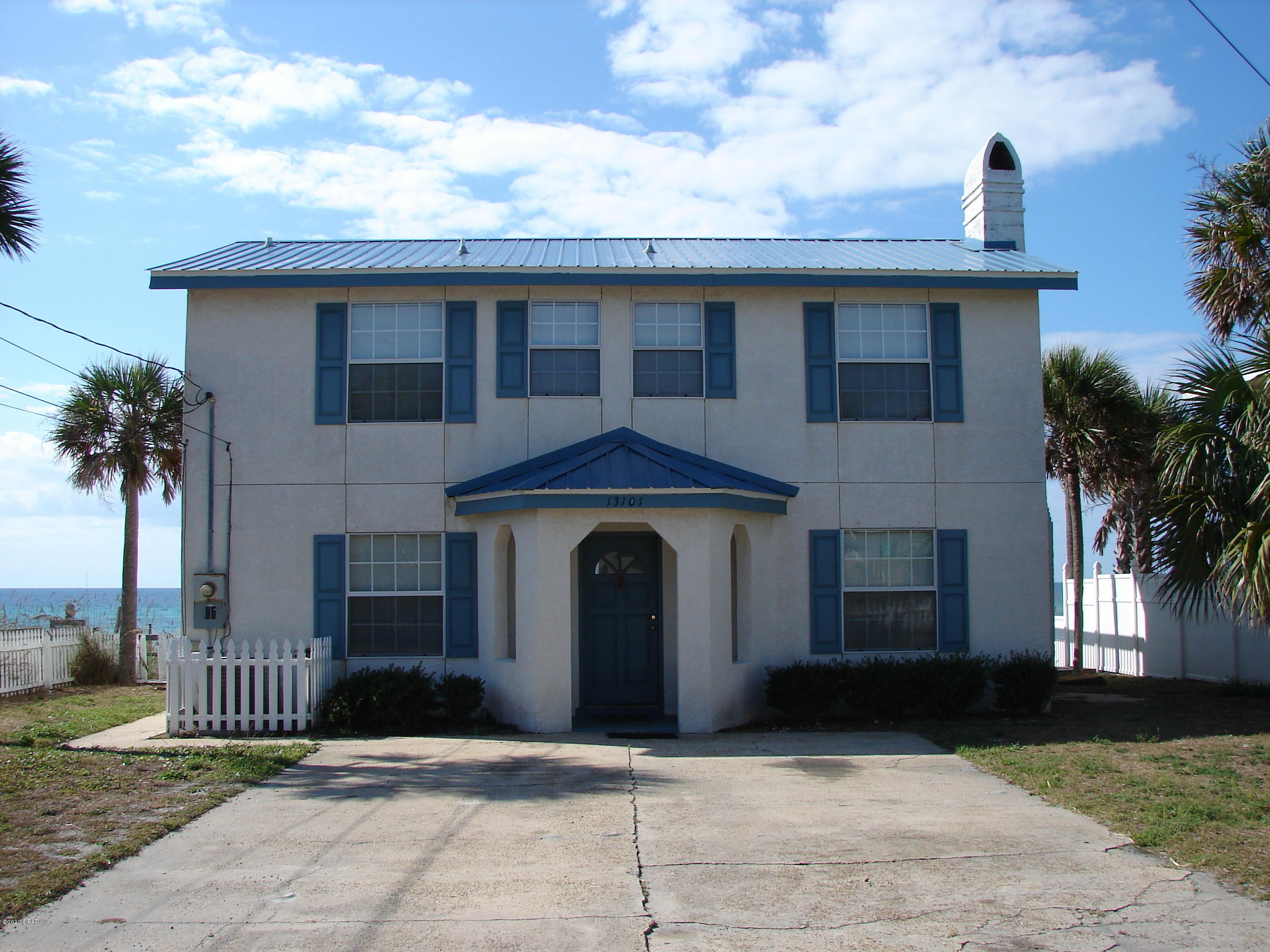 This beach front home offers 4 Bedrooms and 3 Baths. Kitchen has a breakfast bar. Living room equipped with a fireplace. Laundry room has a washer/dryer connection. Master bathroom has a double sink vanity and a garden tub. Deck in the backyard overlooking the beach.



*All pets are a part of the application process and are subject to the homeowner's approval*