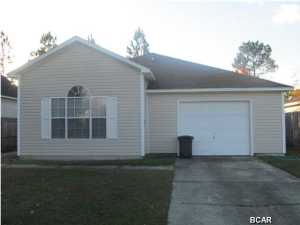 3 BEDROOM, 2 BATH HOME IN SWEETWATER VILLAGE. HOME FEATURES CATHEDRAL CEILINGS IN THE GREAT ROOM AND MASTER BEDROOM, SPACIOUS KITCHEN WITH PLENTY OF CABINET SPACE.