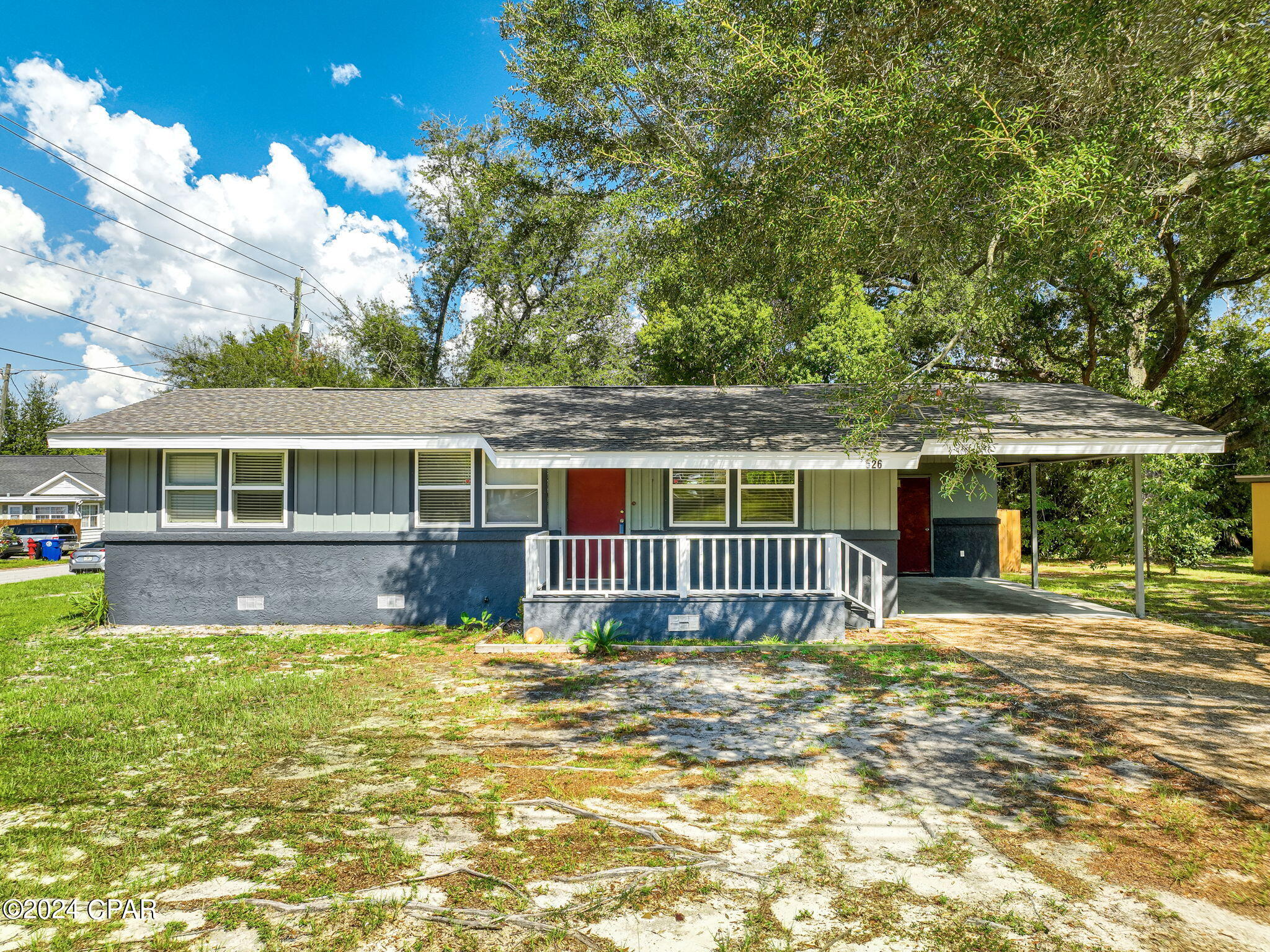 Main image without alt text