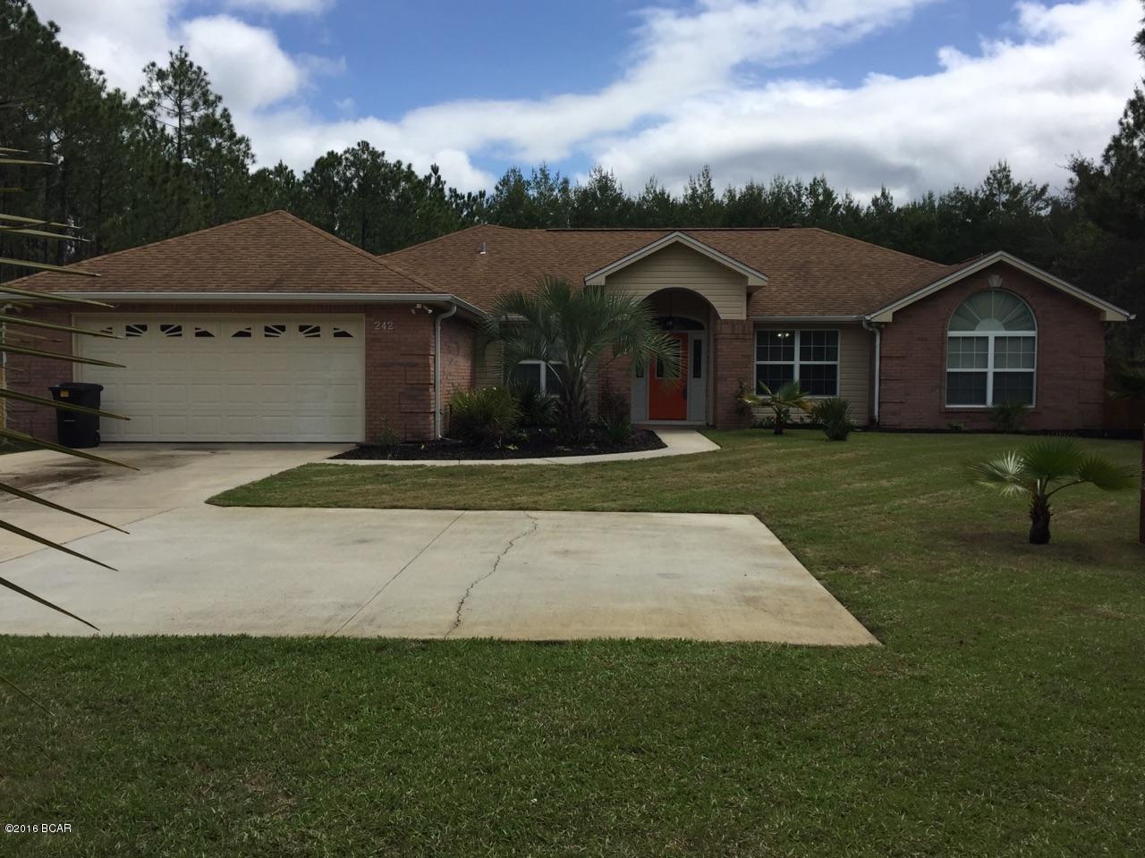 This is a beautiful, well maintained, large, move in ready Cul-De-Sac home, located in a highly desirable White Oaks subdivision with ''No HOA fees.''  Currently, this is the only home in this subdivision with a pool for sale. This home features an open, split floor plan, it has 3BR/2BA, plus an extra room for an office, music, crafting or add a closet and make it a 4th bedroom, formal dining, huge open living area, large kitchen with  eat-in area, huge master bedroom with his and her walk-in closet, separate sinks, garden tub and separate shower. There's plenty of closet space in the additional bedrooms and large rooms through out. It has a new  pump and pressure tank for well, new privacy fenced backyard, gutters, inground pool, new appliances, water softener, bricked pavers, covered patio, new flooring in MS.BR, new timer for the irrigation system, storage shed, and landscaped. 
The exterior features a huge inground pool, large lot and is beautifully landscaped with palm trees. Schedule your showing now!!! And don't miss out on this great opportunity!