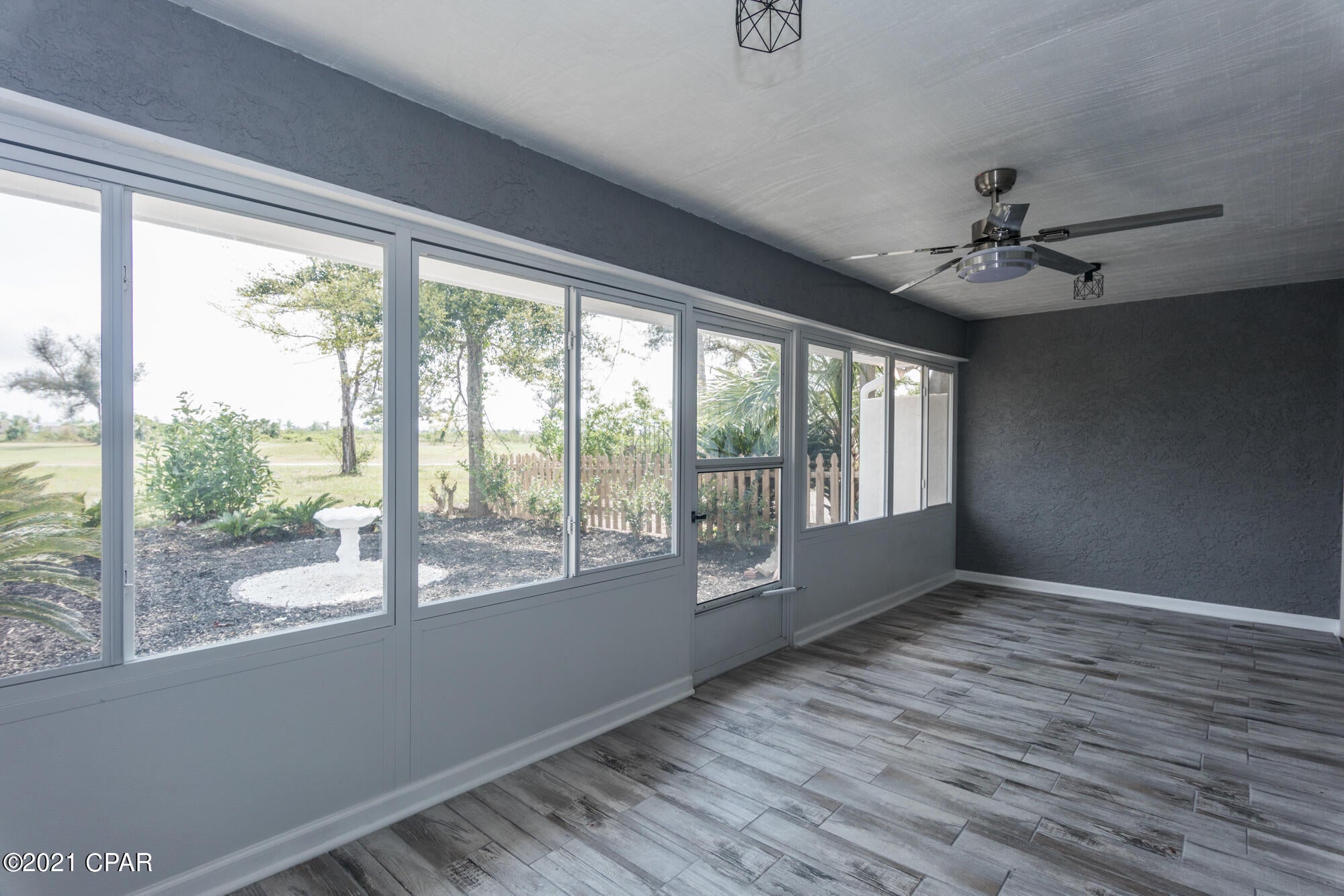 Tropical Bay - Residential