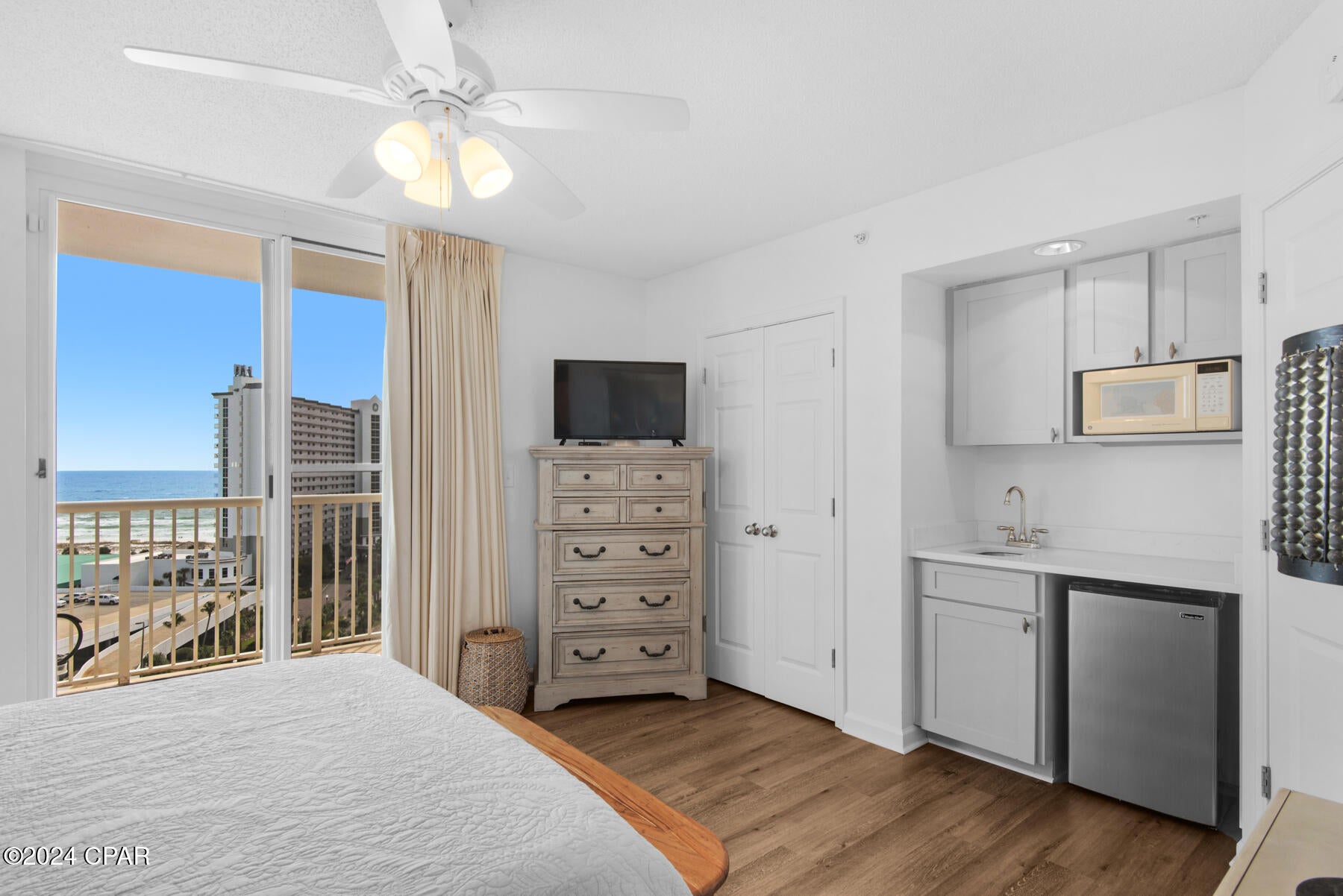 Pelican Beach Resort - Residential
