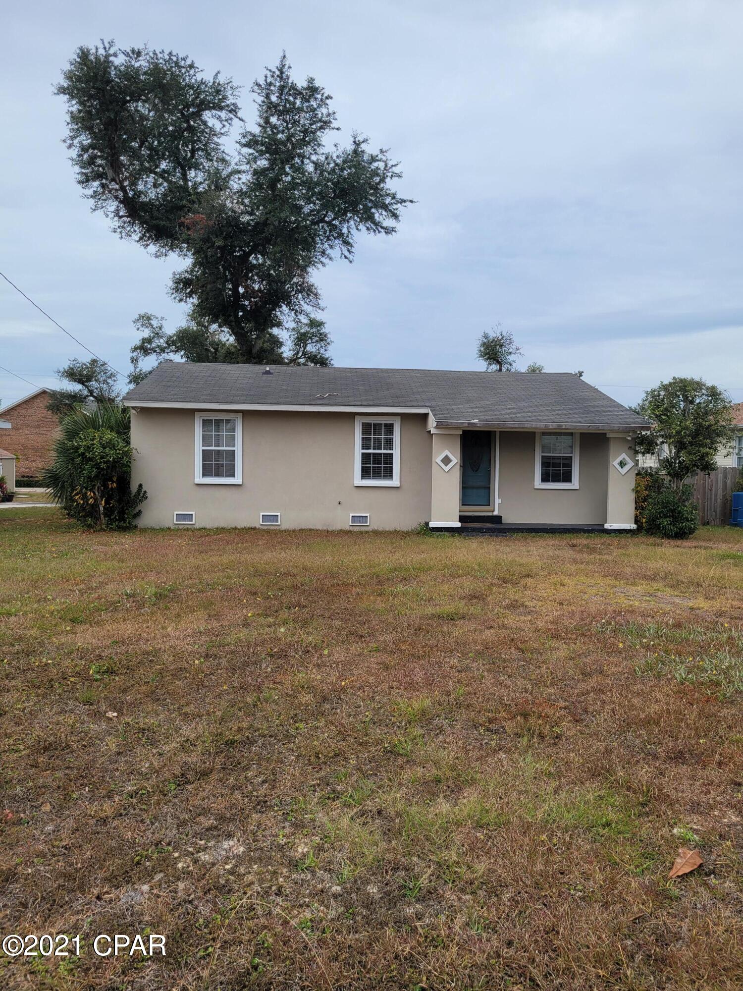 Very sweet home in the Cove.  Renovated and no hurricane damage.  3/2 with open floor plan. Wood floors throughout. Washer/dryer connection. Stainless appliances.

Large yards but not fenced.

Walking distance to Beach Drive and the bay.

Sorry no pets, no smoking or Section 8.

First months rent and security deposit required up front.