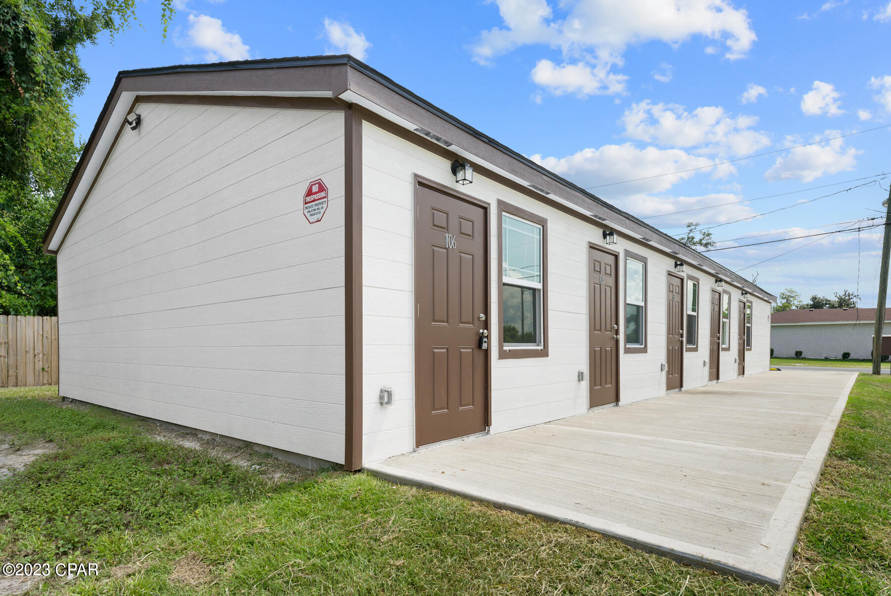 Efficiency studio, water included in rent. Tenant pays their own electric and internet. ONE UNIT available for rent, Unit 102.

All units are identical, each has a kitchenette with fridge, electric burner and sink.

ONE ASSIGNED PARKING comes with this unit. 

*Measurements are approximate, please verify.