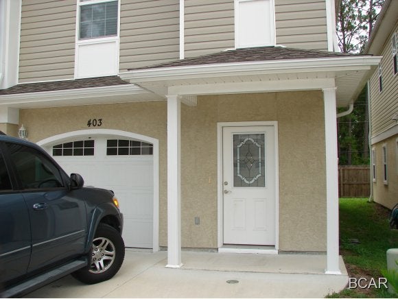 Town homes built in 2008 in upscale Fox Trace Subdivision with 1 car garage and spacious bedrooms. Homes have 9' ceilings, ceramic tile floors, carpet, walk in closets in master bedroom has walk in closets, and master bath in master bedroom.