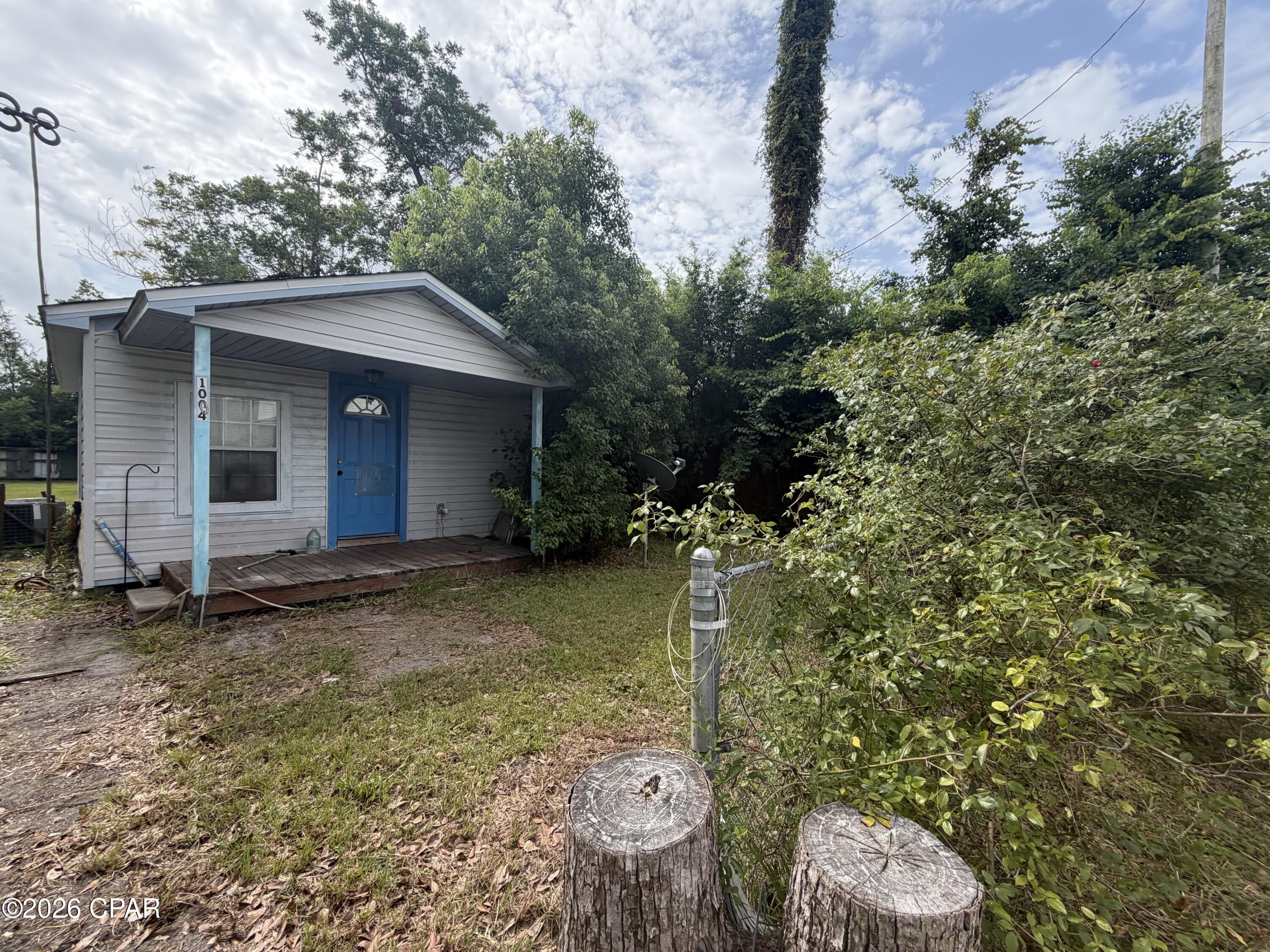Wonderful investment opportunity right in the heart of Panama City! Vacant, go show!

2 bedroom / 1 bathroom home on a large lot! 

With the right vision this property has strong potential as a long term rental, short term rental, or easy flip! This area continues to see revitalization and growth. Bring your contractor, creativity, and plans! This listing is all about location, potential, and future returns!