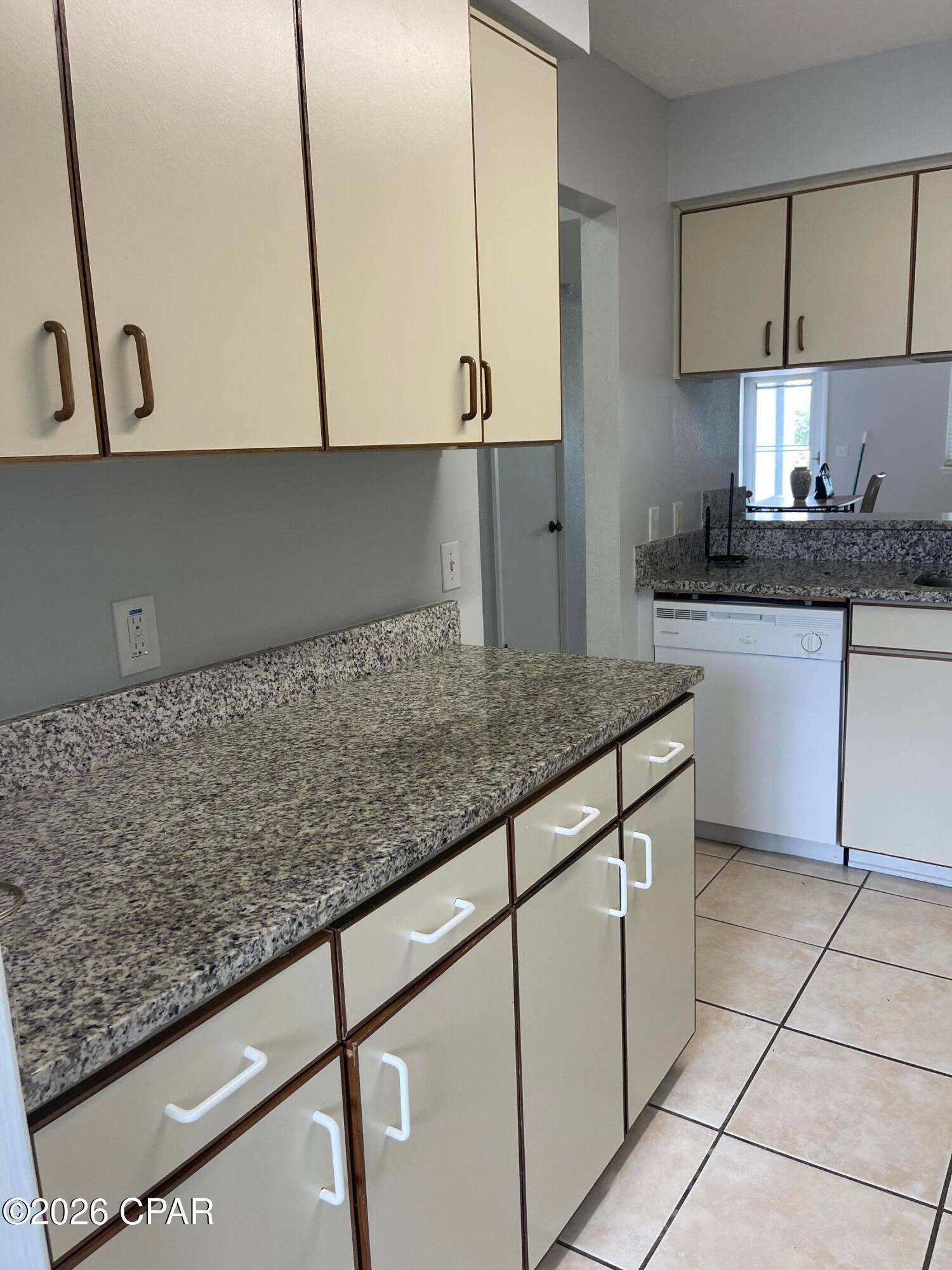 Bay Park Manor Replat - Residential Lease