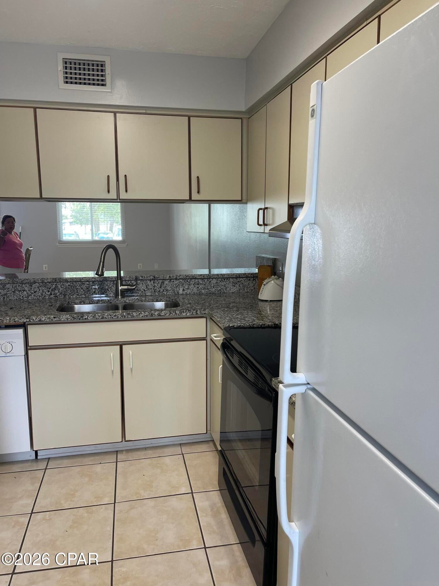 Bay Park Manor Replat - Residential Lease