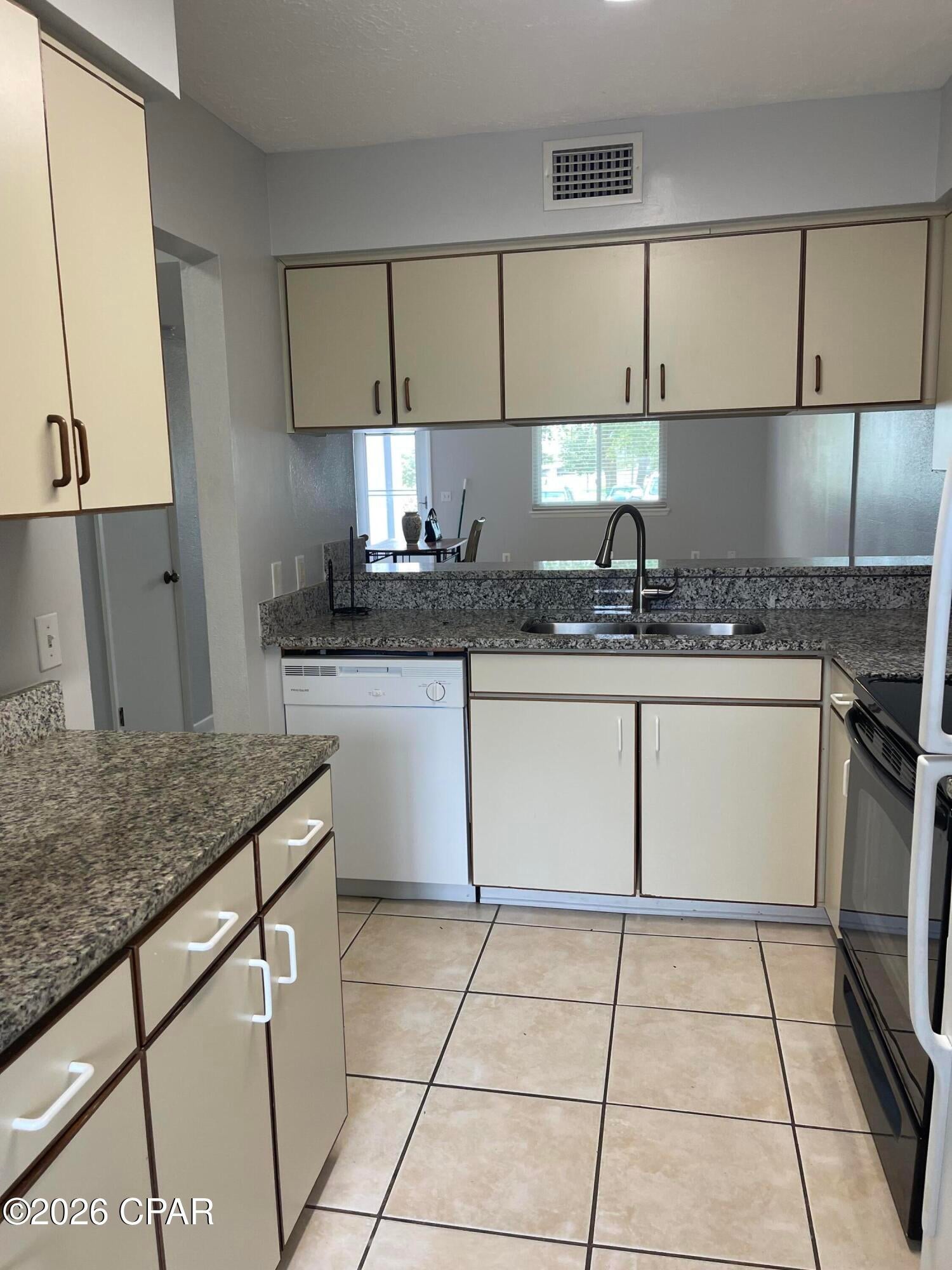 Bay Park Manor Replat - Residential Lease