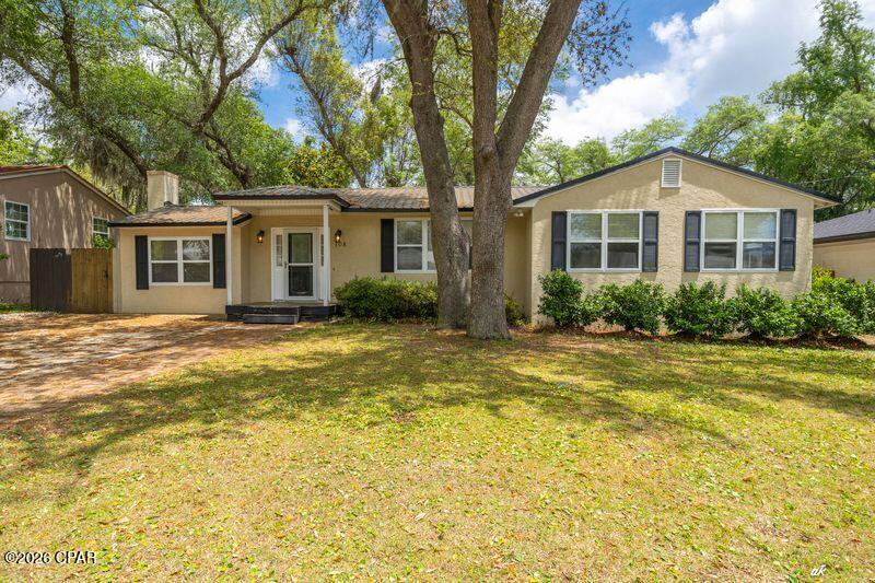 This 4 bedroom 2 bath home is located in the COVE. The is a nice fenced in back your, deck for outdoor grilling. Great location, not far from Tyndall AFB Eastern Marine, and Downtown Panama City. Pets welcome. Credit and background check required.
