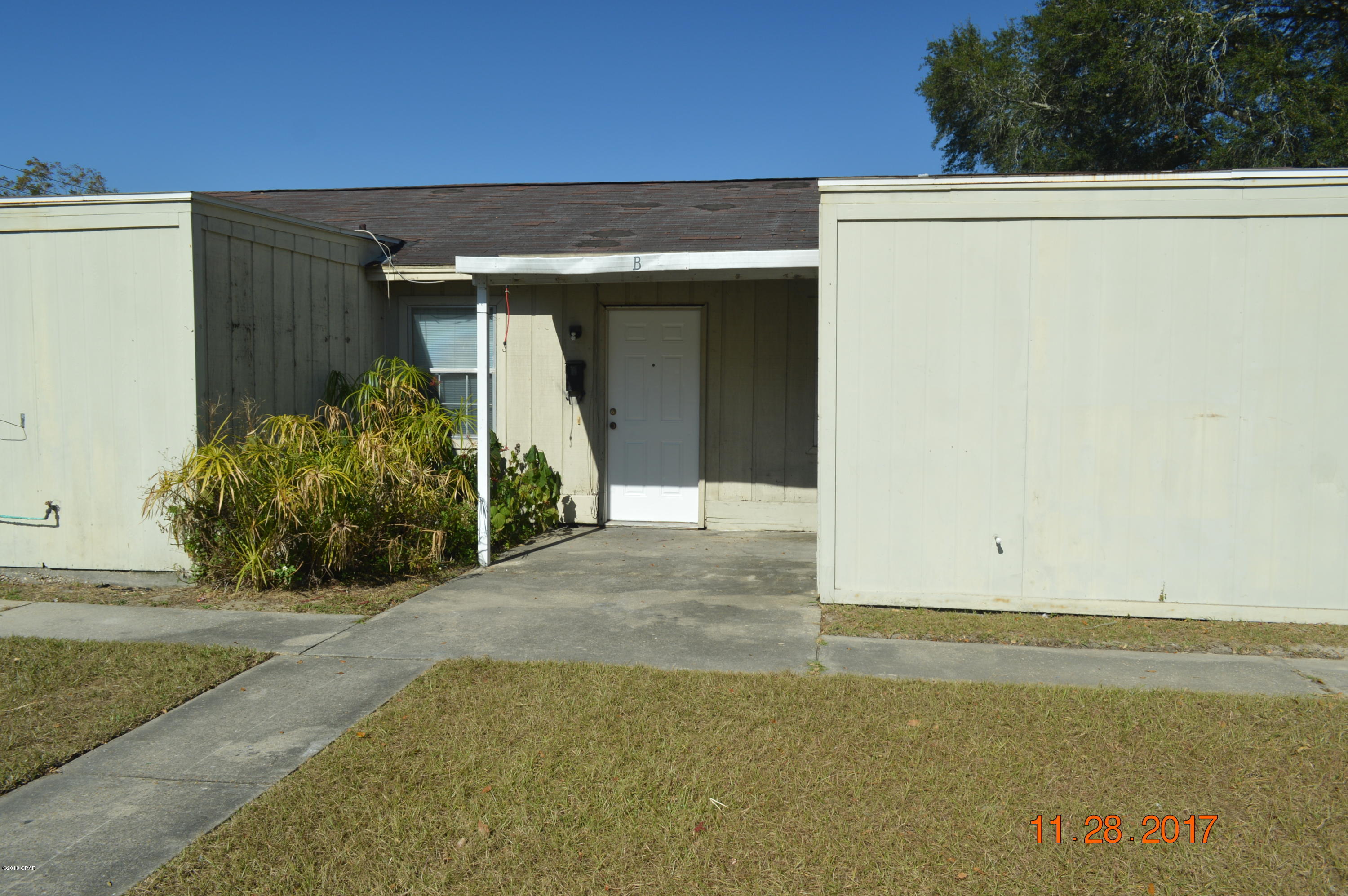 2 bedroom 1 bath apartment.  $650 per month. All electric. W/D hookup. No pets please. Yard care included