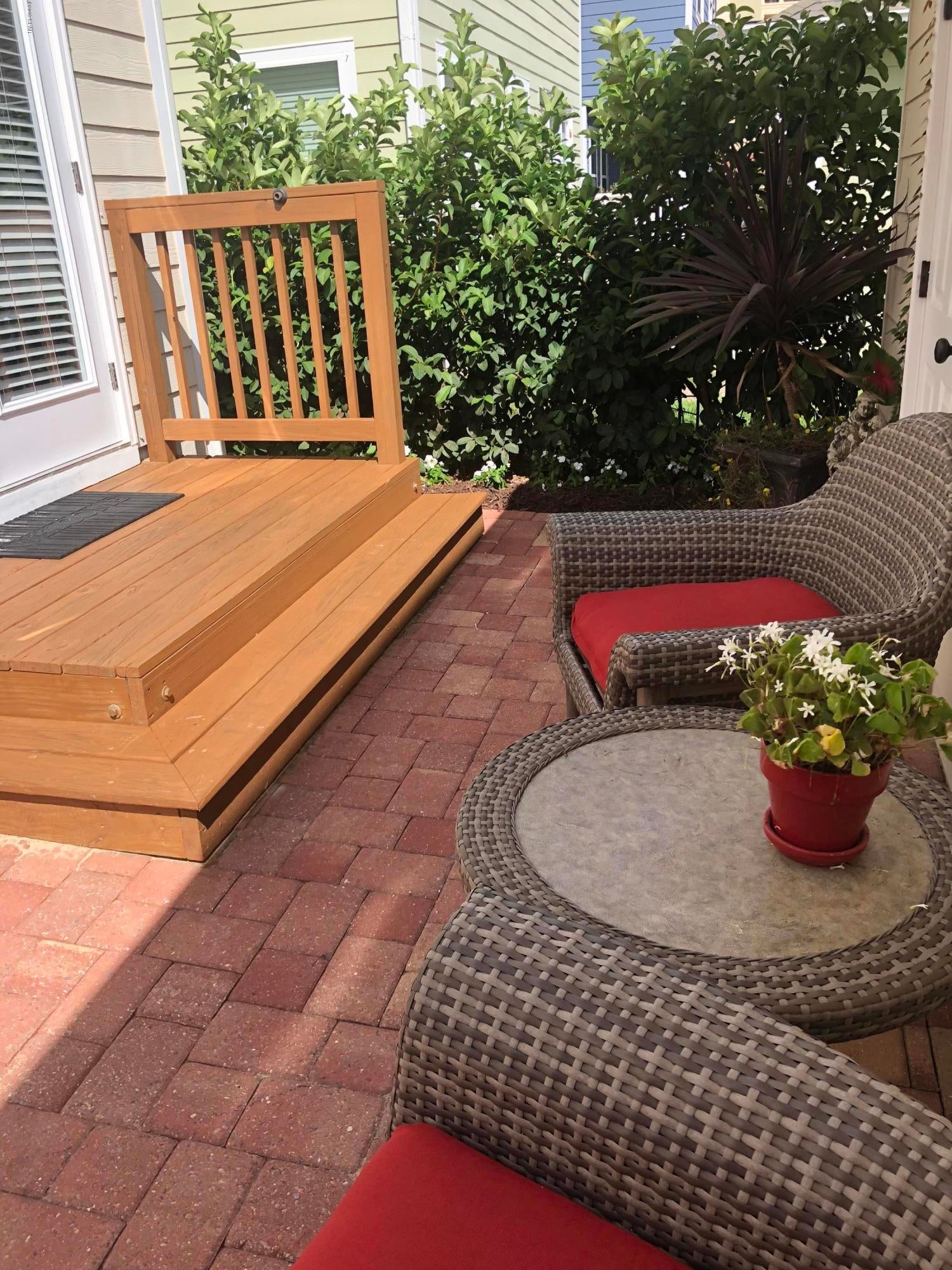 Magnolia Bay Club - Residential