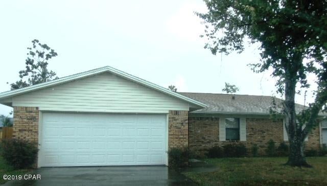 Cute 3 bedroom 2 bath home with 2 car garage.  This home features a large living area with vaulted ceiling and stone corner wood burning fireplace, dining area, laundry room with W/D hookups, tankless water heater, open patio and privacy fenced in backyard.  Sprinkler system on separate water meter.

Gas Heat!