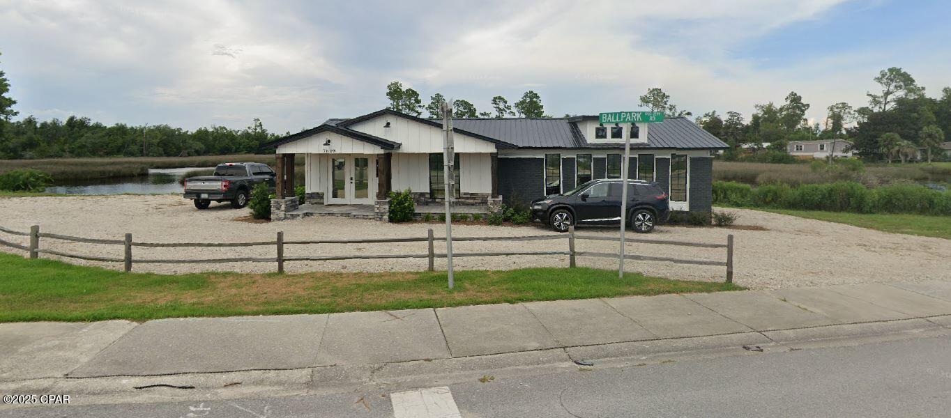 Individual offices for lease in Southport. This very nice and modern building is set up and ready for your business. Two offices available, $600.00 each monthly. Utilities included, just set up own telecommunications if necessary. Shared bathroom and kitchen.