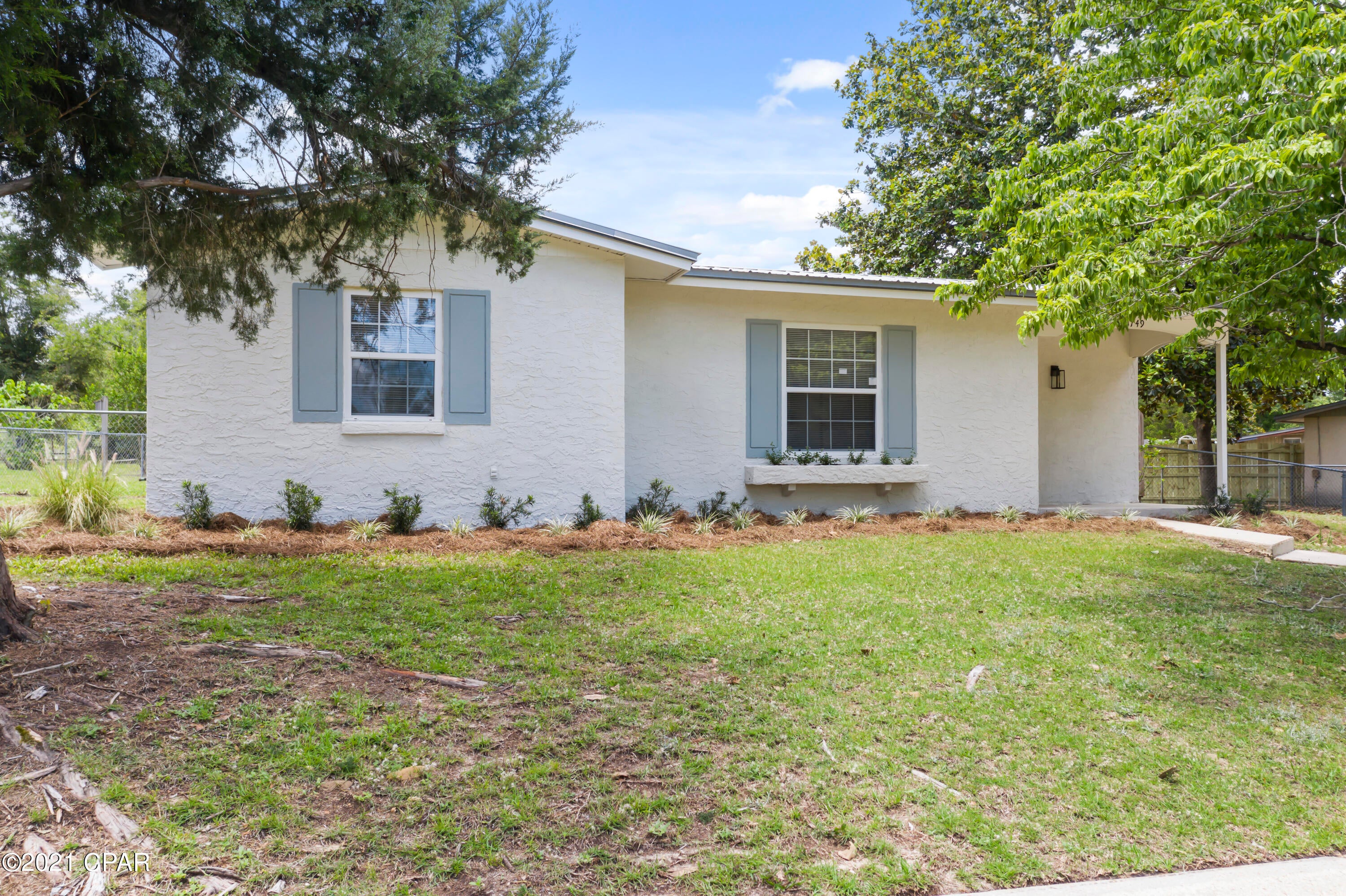 Cute Home in Sunny Hills... completely remodeled Two Bedroom One Bath sitting on nice size lot. Chain linked fenced yard with out building. A must see!!!!