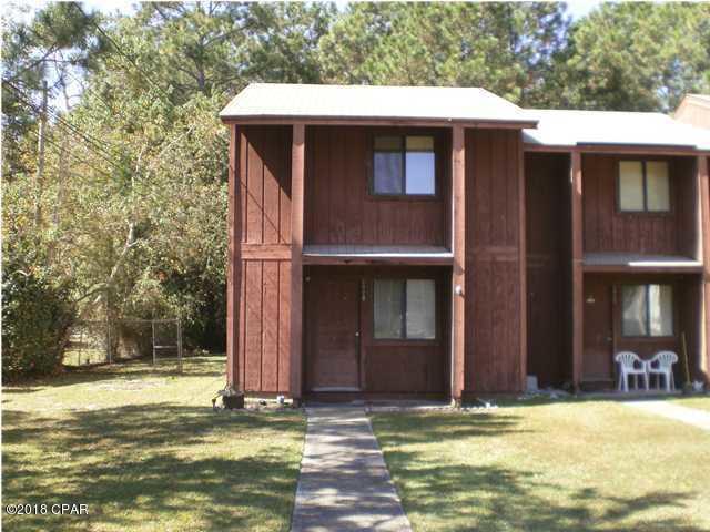 2 story townhome located conveniently to Schools and Shopping. Lawn service and pest control are included.



All measurements are approximate.