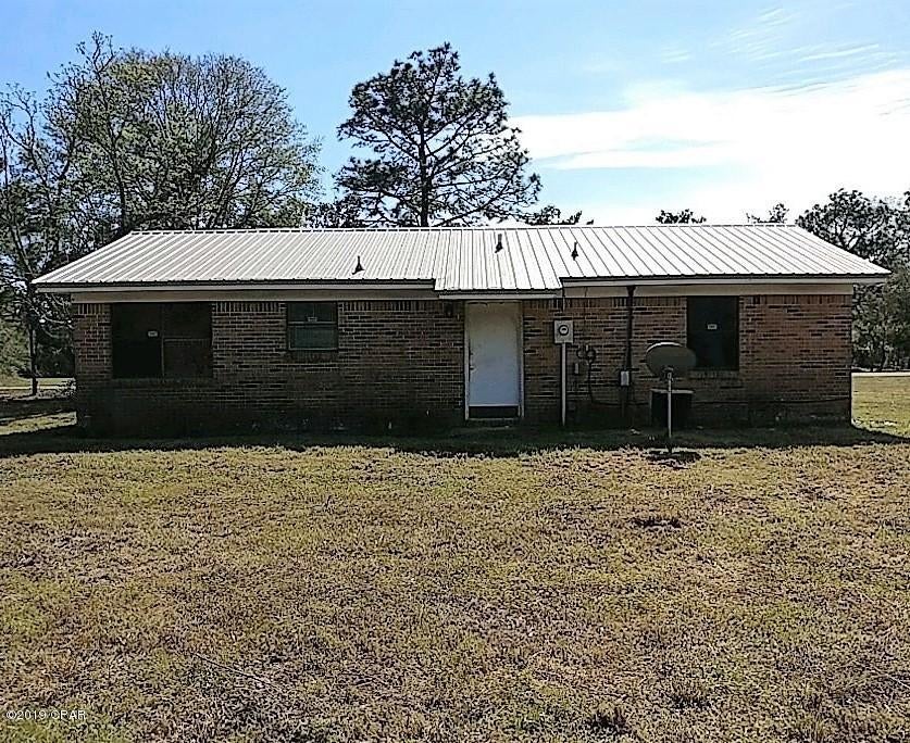 3-bedroom, 1-1/2 bath brick home on paved County Highway 183S.   Over one acre in a nice location with a country feel but only a few minutes to shops and restaurants in DeFuniak Springs.  Kitchen has a stove and a breakfast bar.  Master bedroom has an attached half-bath and a walk-in closet. Has a concrete driveway and a large back yard big enough for garden or pool.