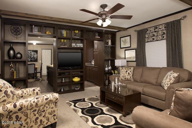 2015 Brand New Single Wide Mobile Home.  Never lived in.  This 3 bedroom, 2 bath home offers 1140 sq ft and sits on a beautuiful 1/2 an acre of land.  Lots of opportunity to make YOUR OWN right off the start. For more information, visit 

Holt : (SOL 018) design from southern homes