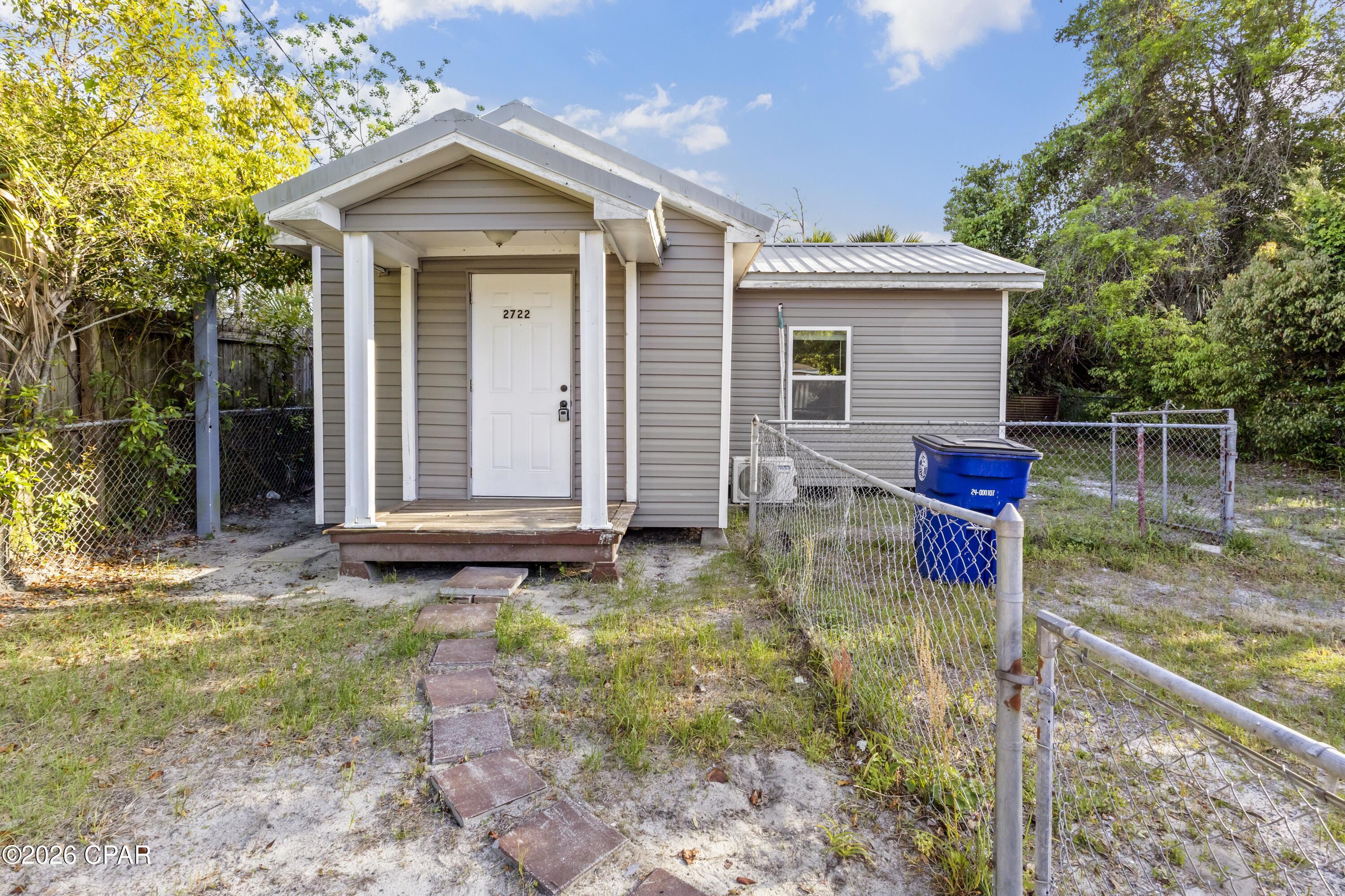 This simple and functional home features a living room, bedroom, and full bath. Conveniently located in Panama City with easy access to local shops, services, and schools.
All measurements, are approximate; please verify if important.