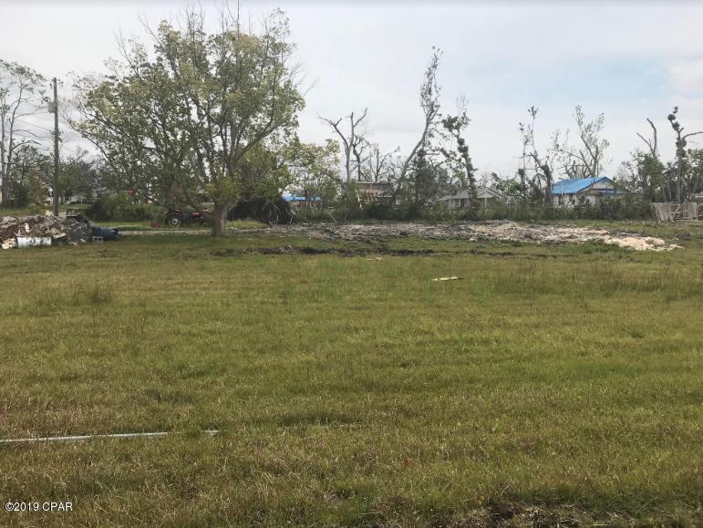 HUGE CORNER LOT AT A GREAT PRICE! Three platted lots for sale all for the price of 1! This property boasts a central location convenient to shopping, dining, hospitals and more. Perfect for building.