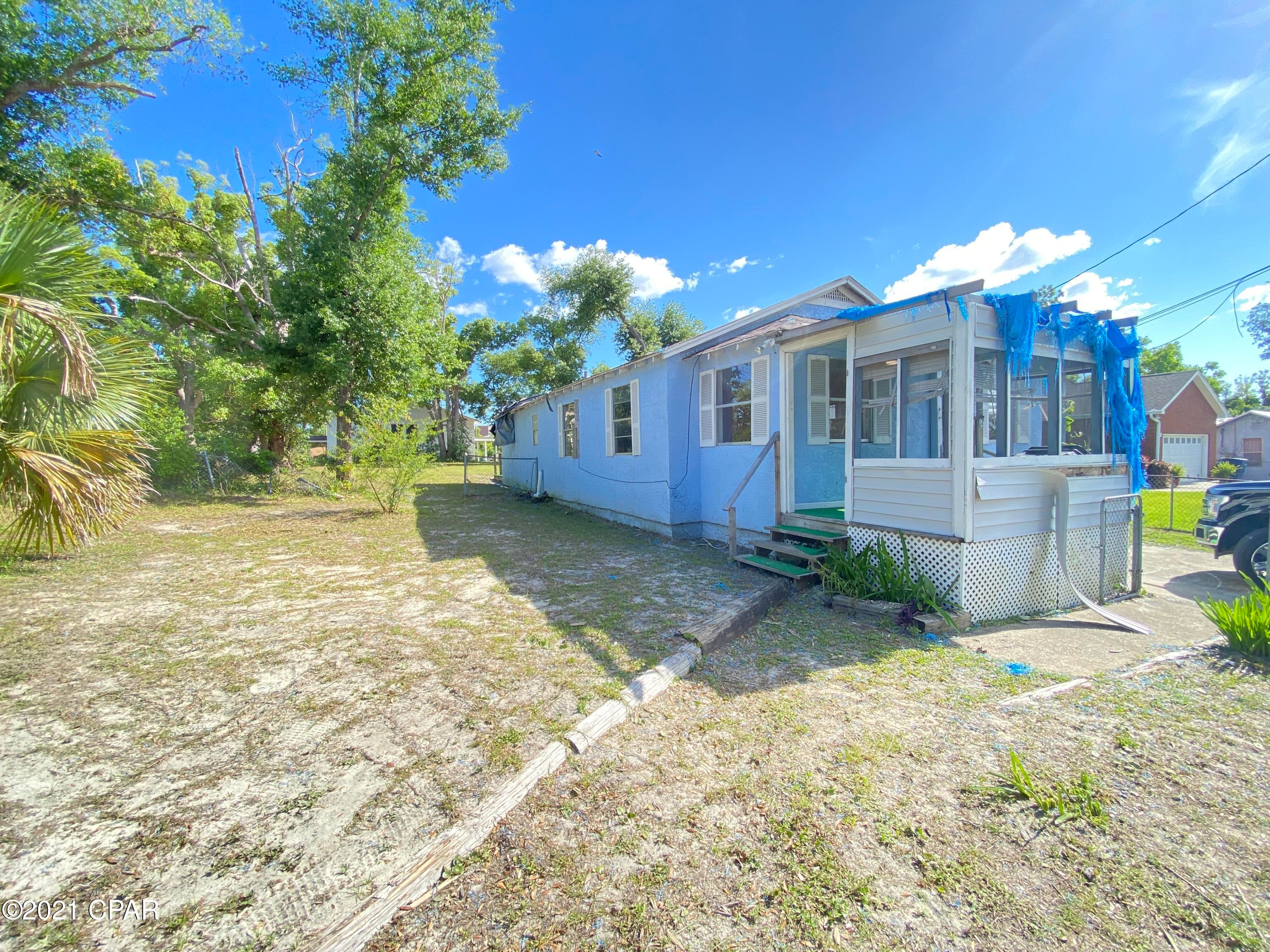 Traditional styled house, centrally located near downtown Panama City and close to Bay Medical Center. The home has a spacious living room and kitchen.