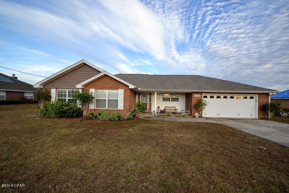 New Roof and Flooring. Also new fence construction starting this week!  Walking Distance to Tommy Smith Elementary and Merritt Brown Middle Schools. 3 Bedroom Mostly Brick Exterior with Covered Front Porch and Screened Enclosed Patio.  Yard is Huge with Plenty of room to install a pool.  Interior features Cathedral Ceilings with Recessed Lighting and Crown Molding and a cozy Wood Burning Fireplace. Tray Ceilings in Master Bedroom with Walk-In Closet Call your agent to schedule a visit today.  All Ages, Room Sizes and Measurements are approximate. Please verify if important.