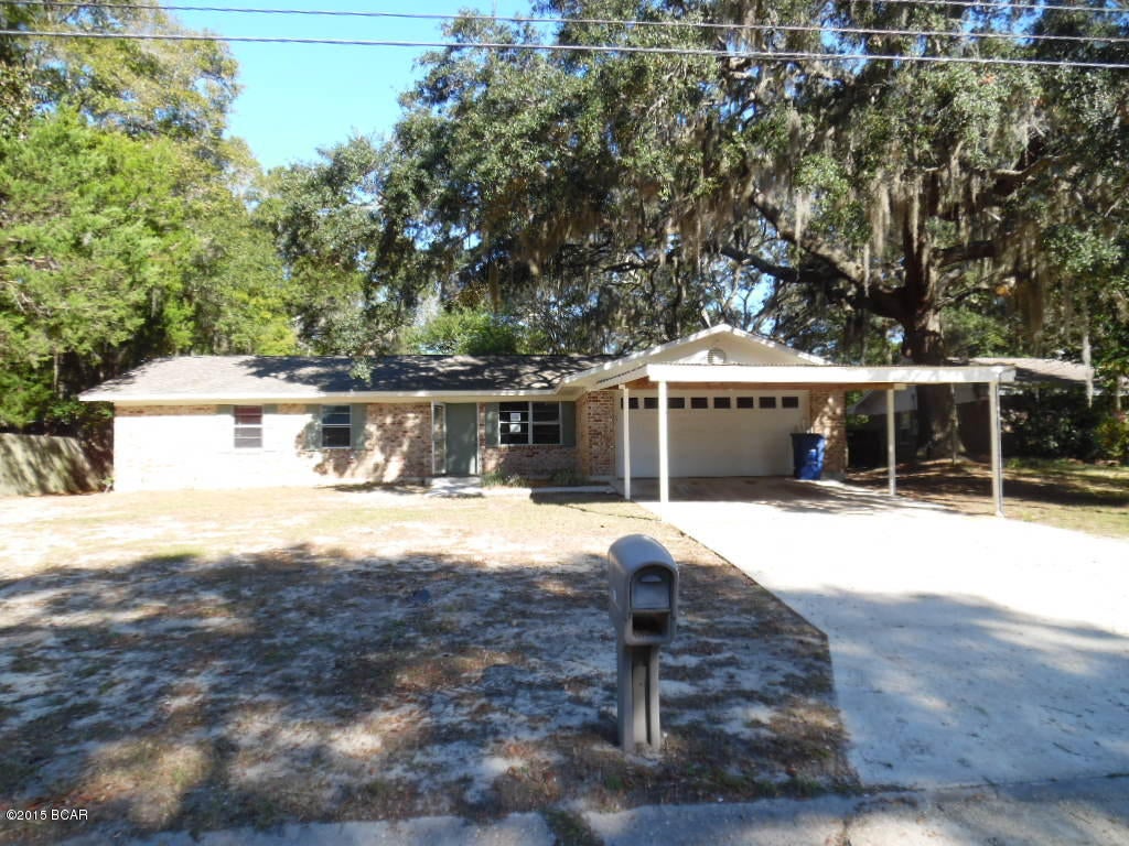 This all brick 3 bed 2bath home is located in a very quite neighborhood. Home has a new Roof and fenced in back yard. Seller will offer an allowance up to $500 to owner occupant Buyer's purchase of a home warranty of their choice. IN ADDITION to normal Buyer closing costs, Buyer pays Doc Stamps on the Deed, closing service fee of $250, electronic recording fee of $27. Seller does not complete mold or problem drywall remediation or provide any type of clearance or certification to the buyer. If asking for closing cost assistance the maximum considered is 3% of the purchase price for owner occupants. Closing cost assistance cannot go towards transfer taxes (doc stamps on the deed or mortgage) association transfer fees, or any prepaid expenses. Investor sales are not eligible for buyer closing cost assistance. All High Bids will be subject to Seller's approval and the Seller reserves the right to reject any bid.