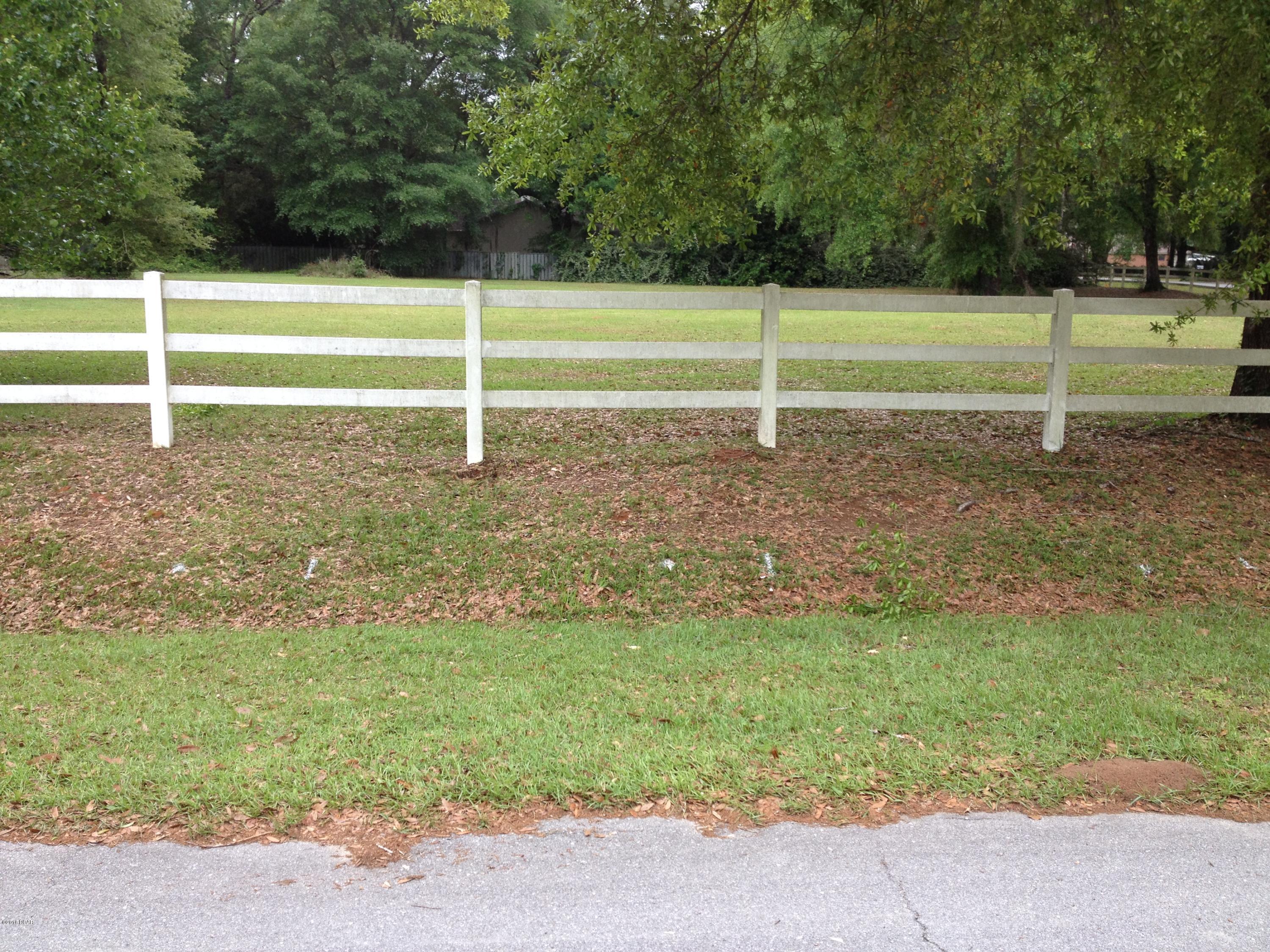 Building lot in The Oaks subdivision, just outside of Marianna. Located close enough to town for the amenities but still has the peace & quiet of country living. This is the last buildable lot in this subdivision.