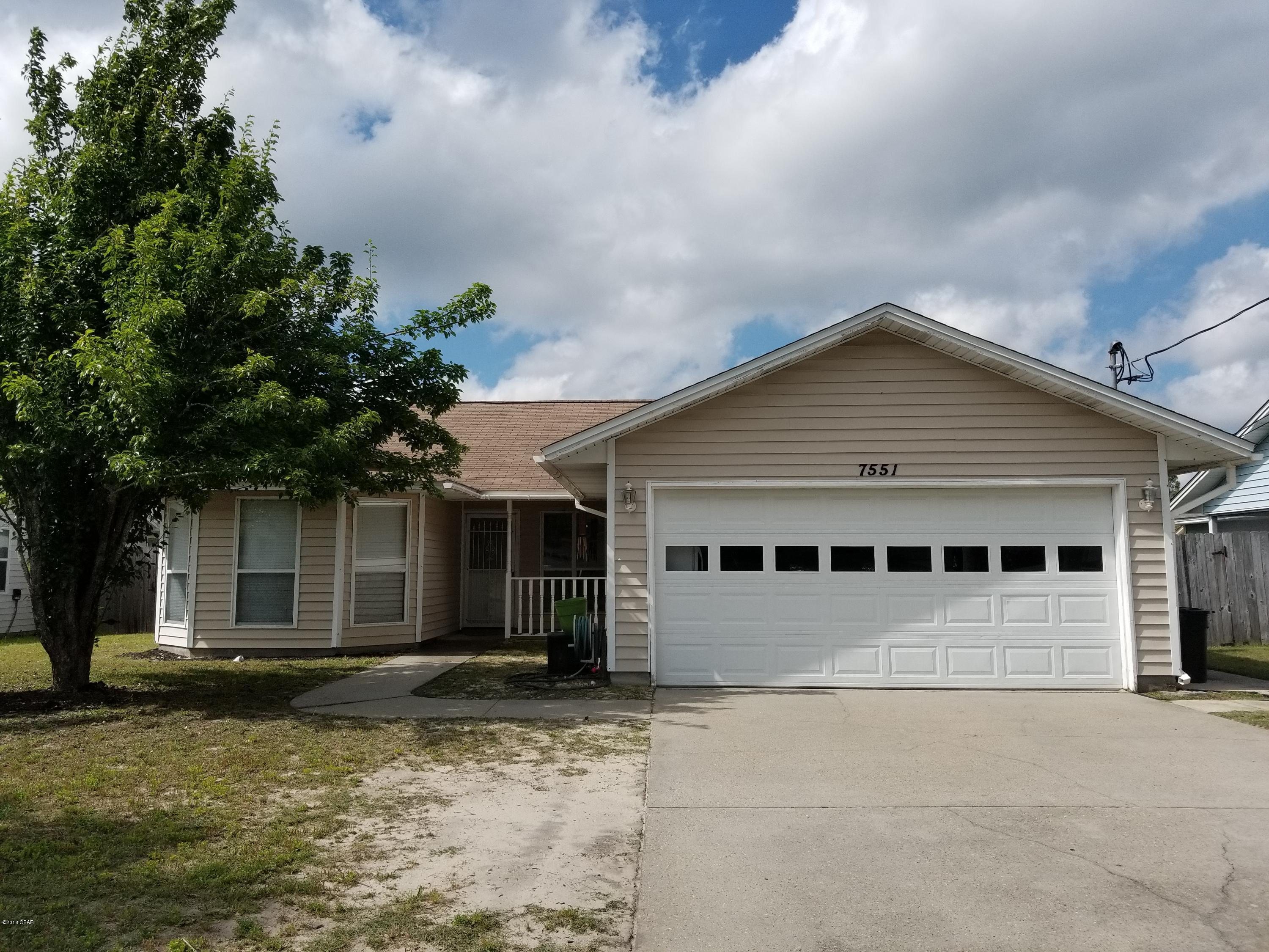 Home located in Shadow Bay. Home includes refrigerator, stove/oven, and dishwasher. The home also features a 2 car garage and a fenced back yard.



All dimensions are approximate.