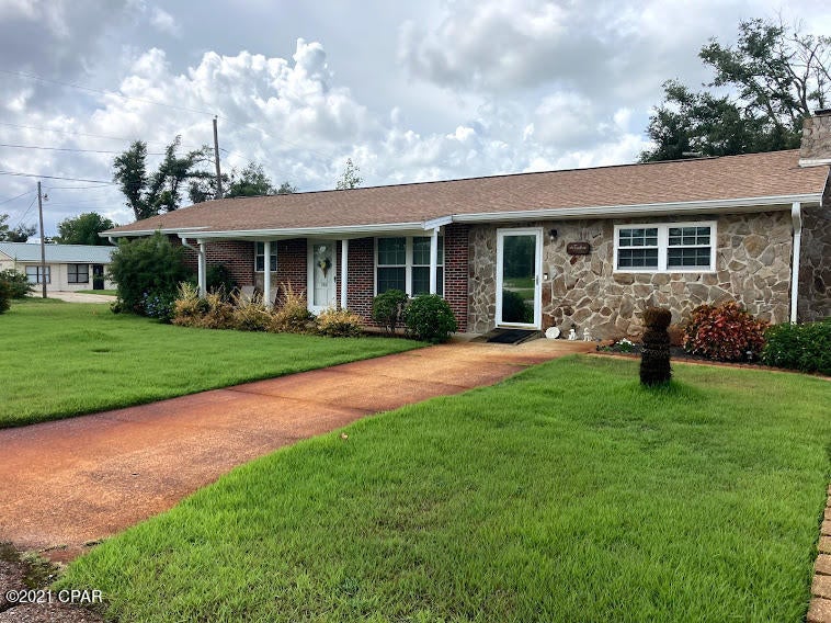 This well-maintained home has 2 Bedrooms 1.5 Baths with a bonus room and a 6×12 garage with a roll-up door.

There is a total of 1484 sq/ft and the kitchen is updated to include beautiful countertops. Plenty of room for the family.