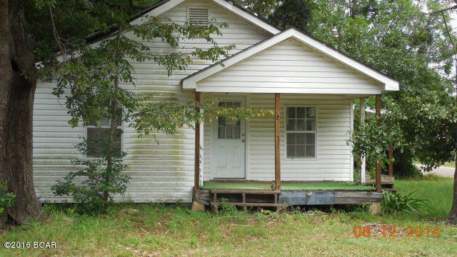 PRICE REDUCED in COTTONDALE... Perfect Starter home! Cozy 2/1 Home on a Corner lot in the City Limits of Cottondale. Close to Schools! Enjoy the summer nights relaxing on the front porch! Call today for your personal showing today! Sold AS-IS… All Contract/Offers are Subject to Onewest Senior Management Approval and any offers or counter offers by Onewest are not binding unless the entire agreement is ratified by all parties.
