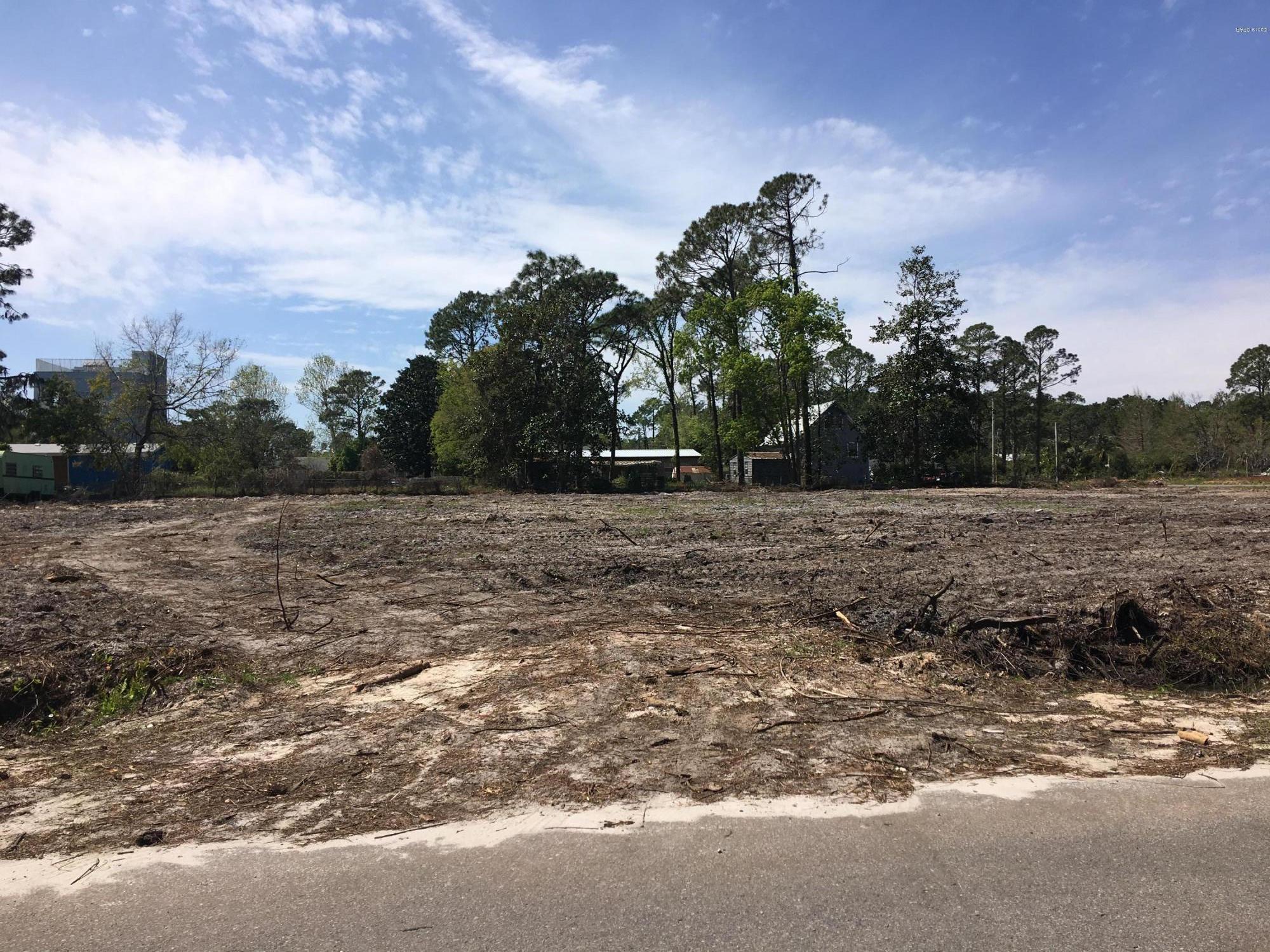 Outstanding building opportunity in an active area of new construction in Panama City Beach.