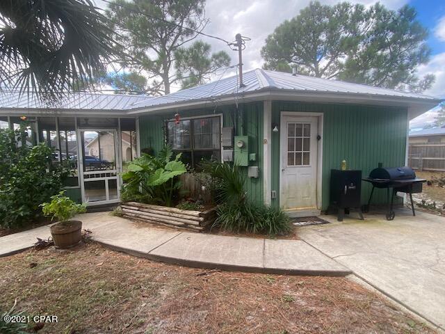 Nice beach cottage. located in walking distance to the beach.  End unit only one block to the bay.  Home located on a large oversized lot, features a screened in front porch Metal roof. Spacious Living room and kitchen area, high ceilings,  Fantastic investment opportunity at an affordable price.  Sold As-Is condition.  All measurements and dimensions are approximate.