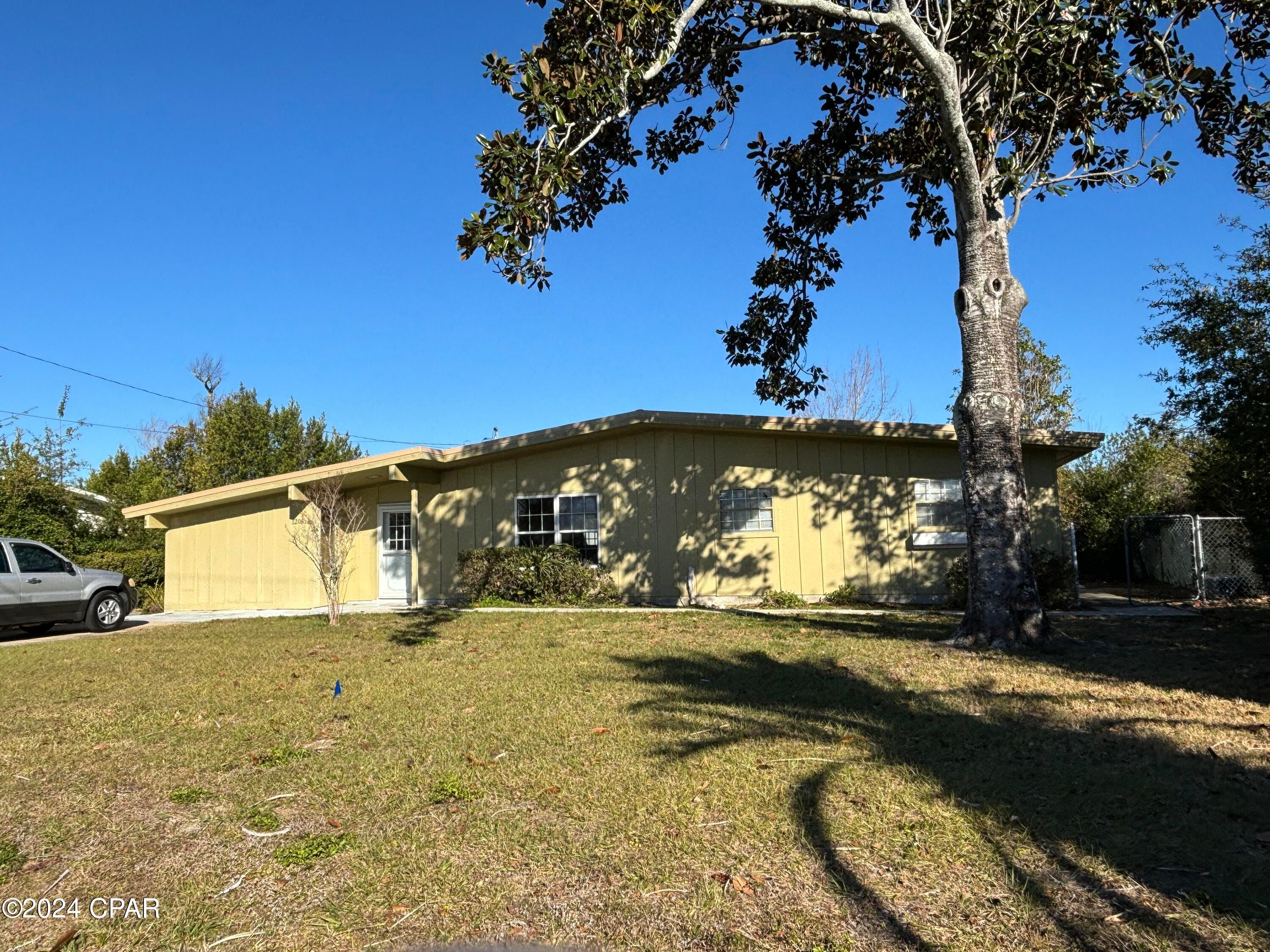 Centrally located near 23rd St. and Stanford Rd.  3 bedroom, 2 bath house. W/D included. Pet negotiable, restrictions apply & $500 pet fee. Landscaping included. Occupied garage apartment is attached to the house. Call for more info interested. Partially Furnished.