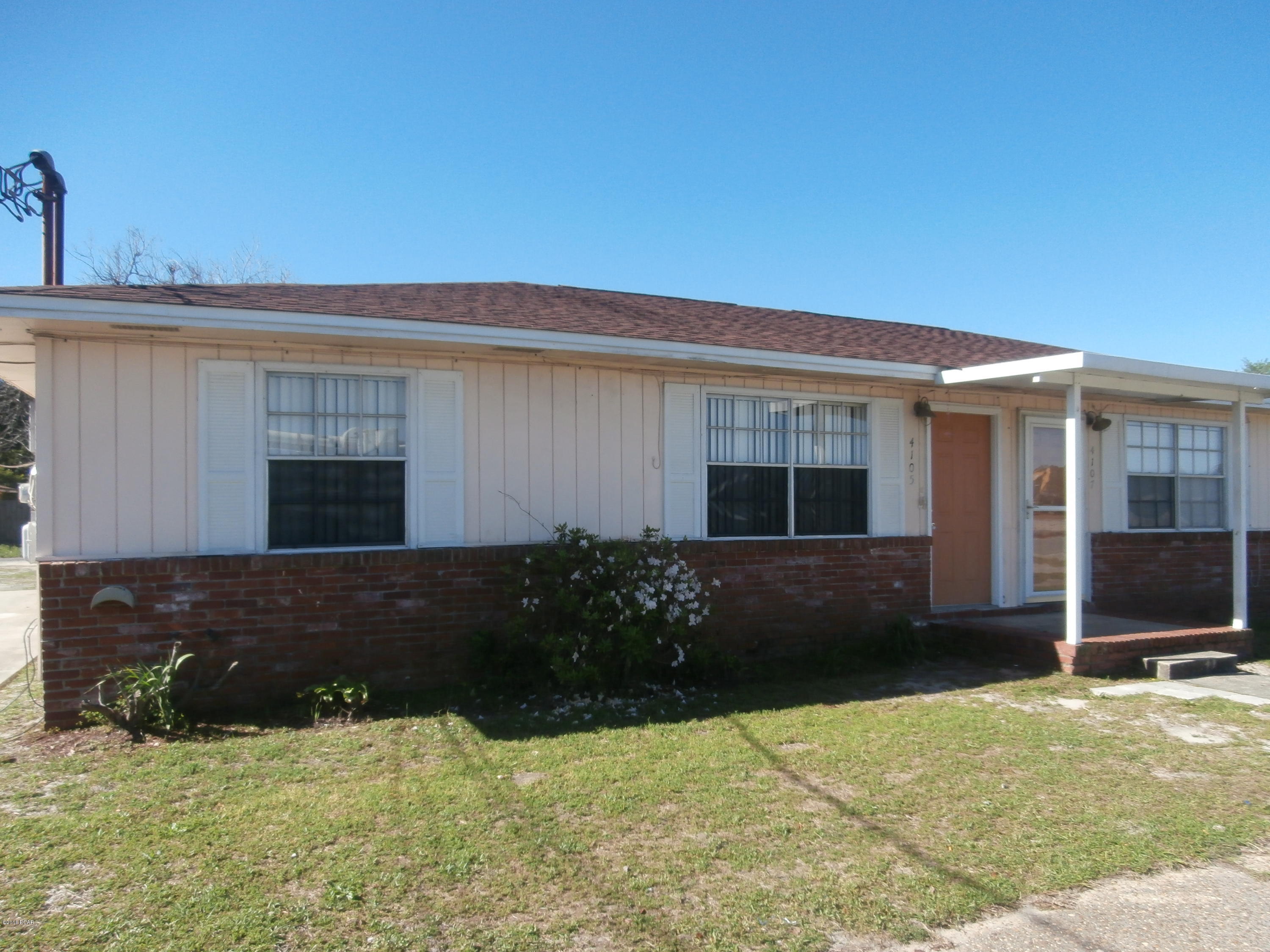3 bedroom, 2 bath duplex in St. Andrews area. All electric, W/D hookup. Central heat and air. Close to Gulf Coast State College and FSU. Minutes to the beach and Navy Base. Neat and clean, no pets.