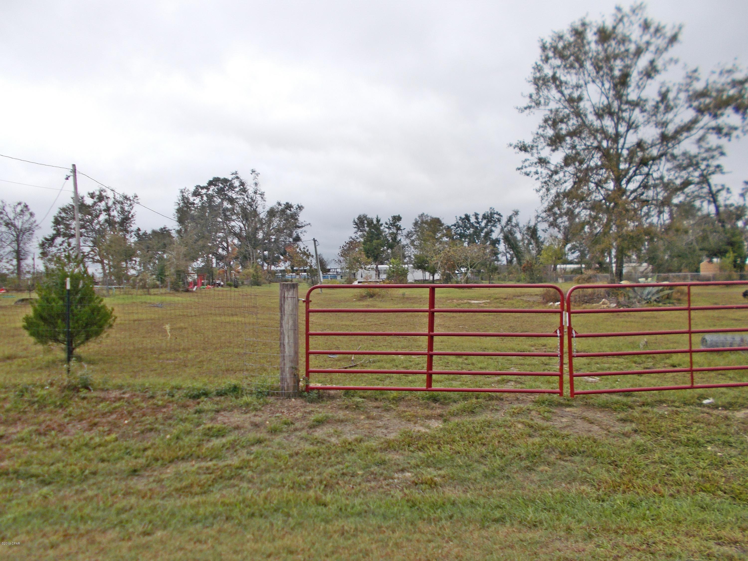 'CURRENTLY UNDER CONTRACT, SELLER ACCEPTING BACKUP OFFERS'







Nice  cleared fenced lot on a paved road, power pole in place, Bring your mobile home or RV and start living.
